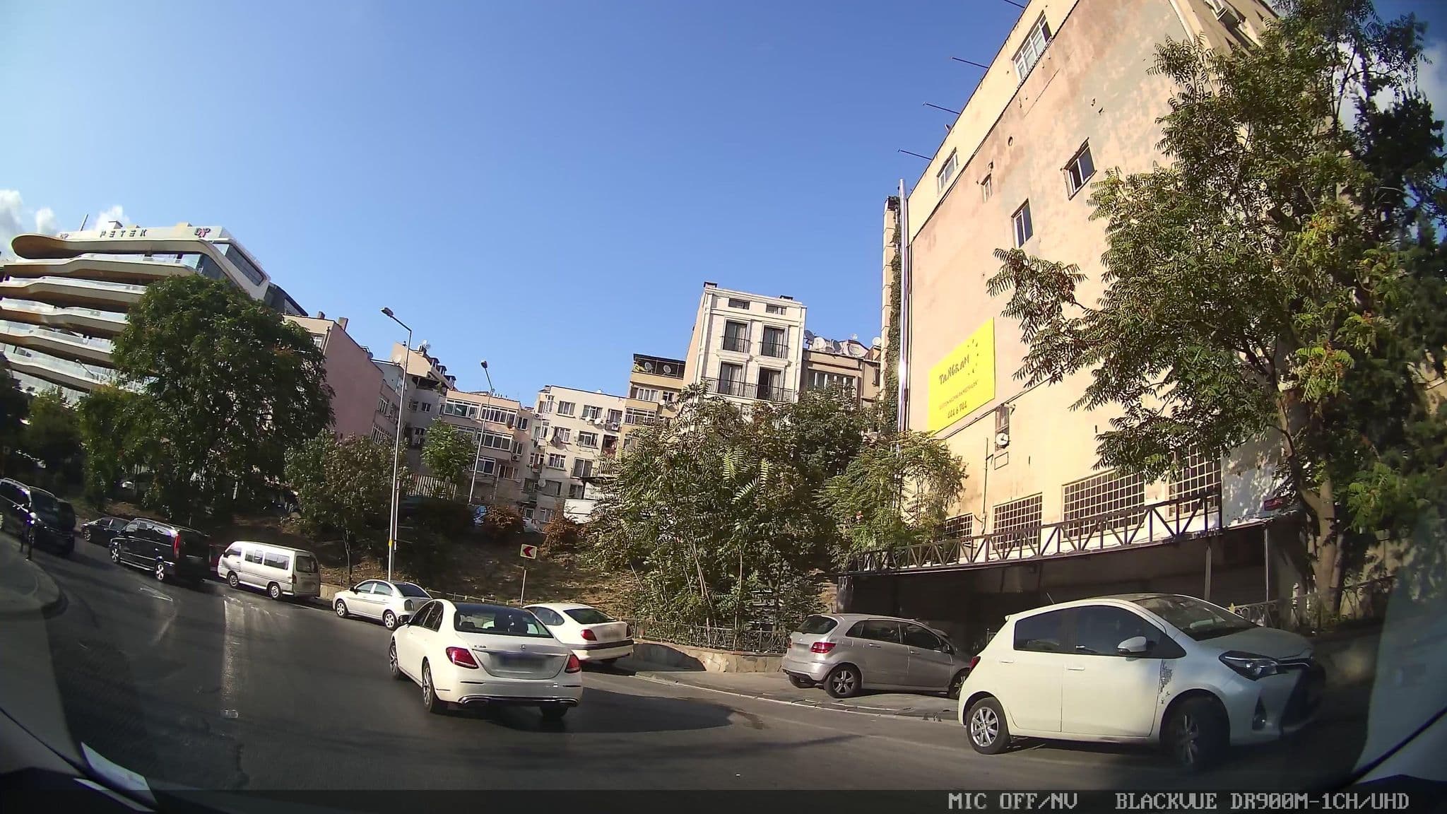 Street view near Rixos Hotel Swimming Pool, Şişli — © asturksever (CC BY-SA · Mapillary)