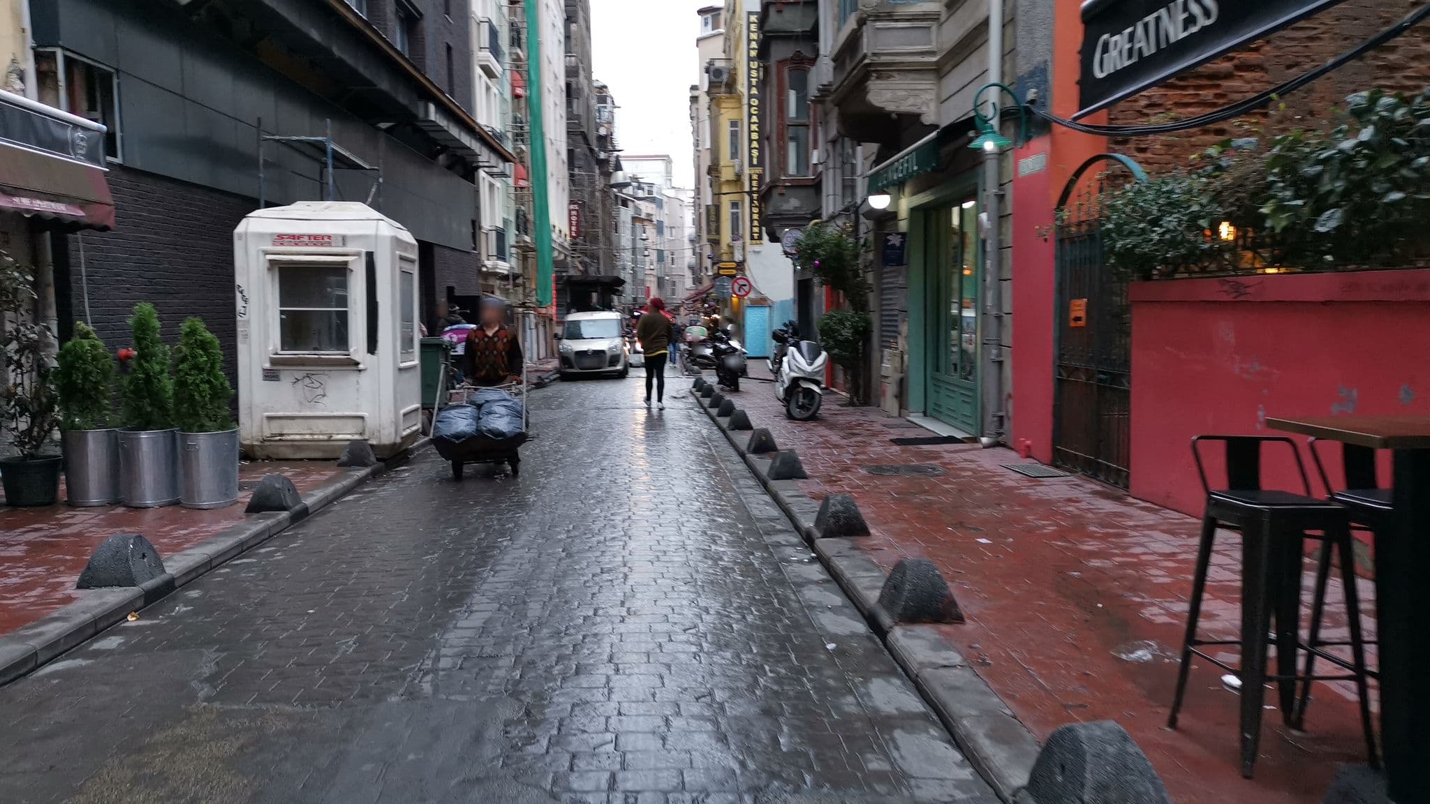 Street view near Moonlight Taksim Otel, Eminönü — © asturksever (CC BY-SA · Mapillary)