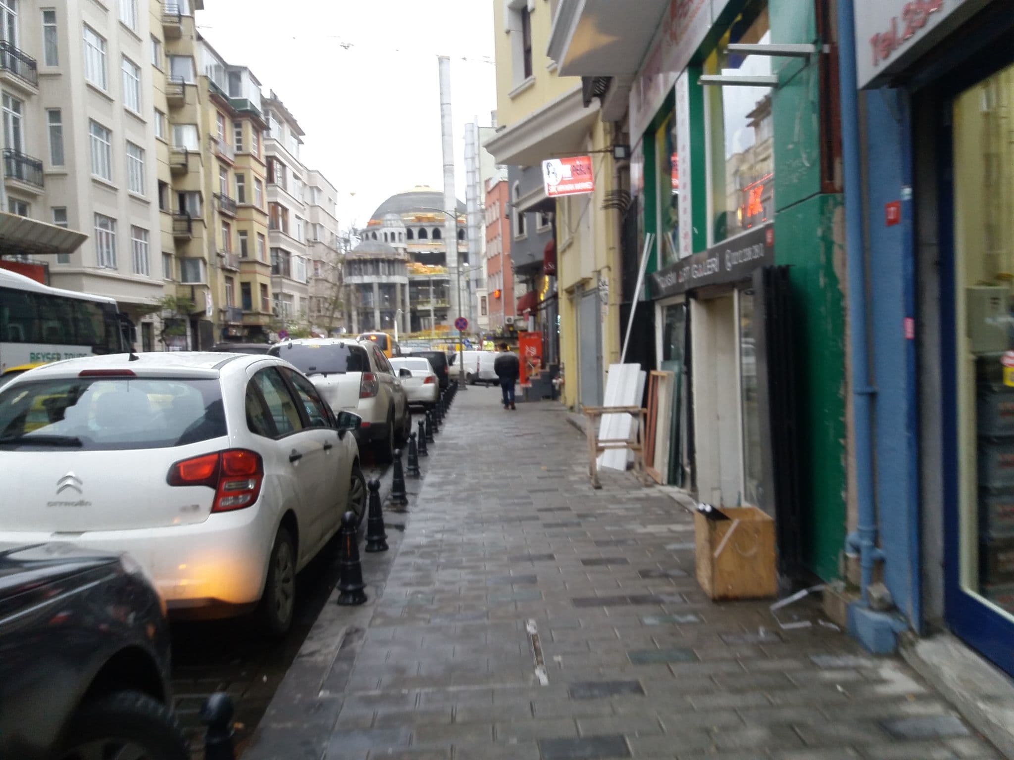 Street view near استخر هتل, Şişli — © asturksever (CC BY-SA · Mapillary)