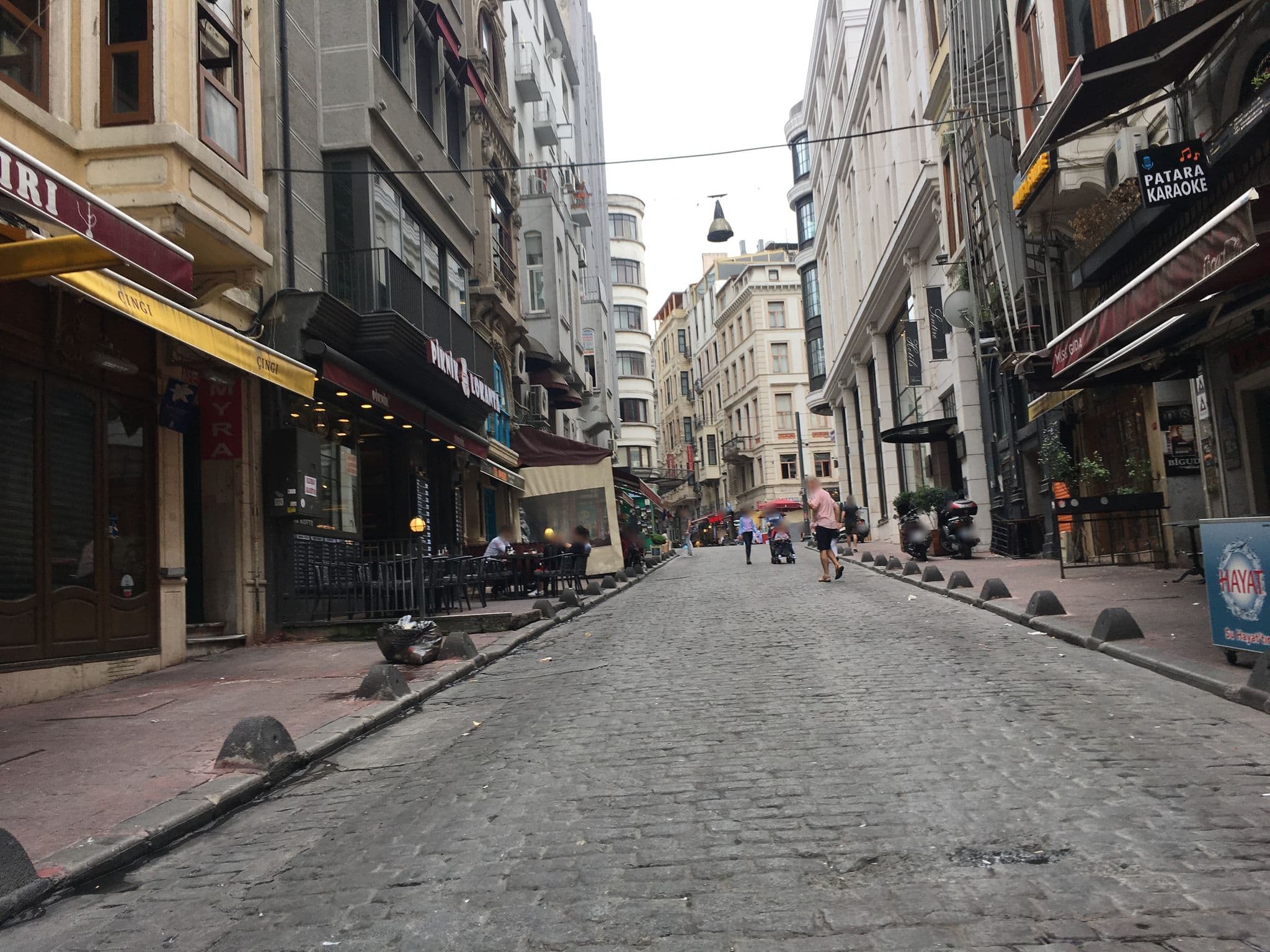 Street view near Hotel Efes, Eminönü — © 1ferdi (CC BY-SA · Mapillary)