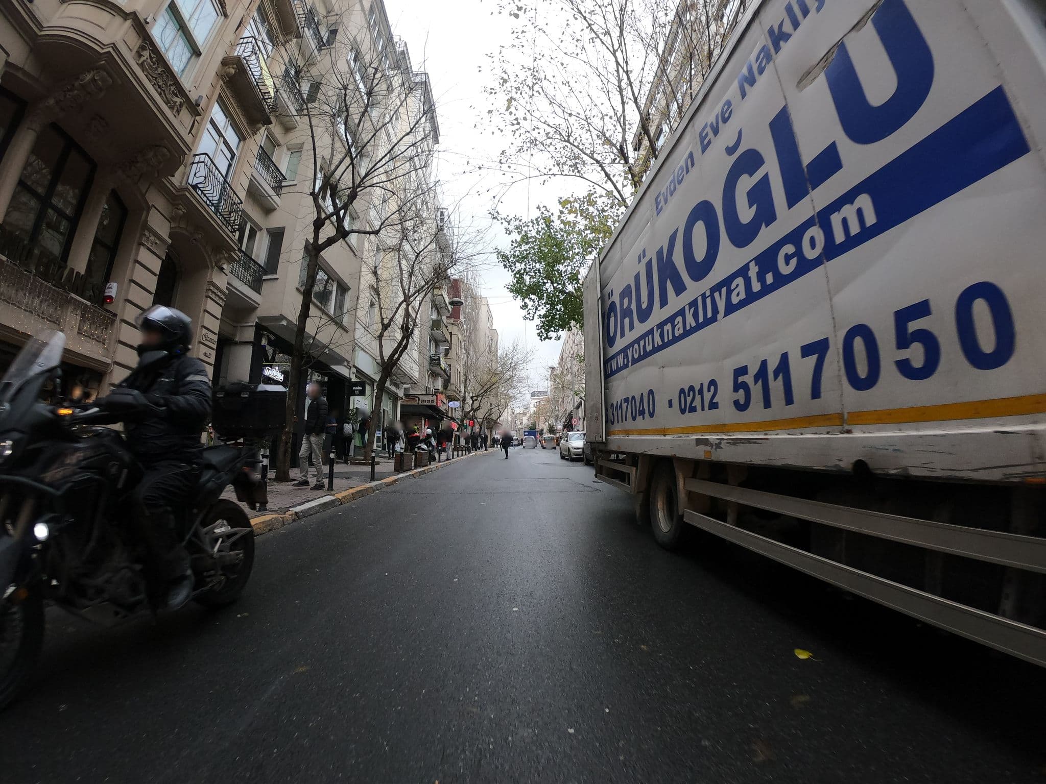 Street view near Zenka Rooms, Eminönü — © chrisbeddow (CC BY-SA · Mapillary)