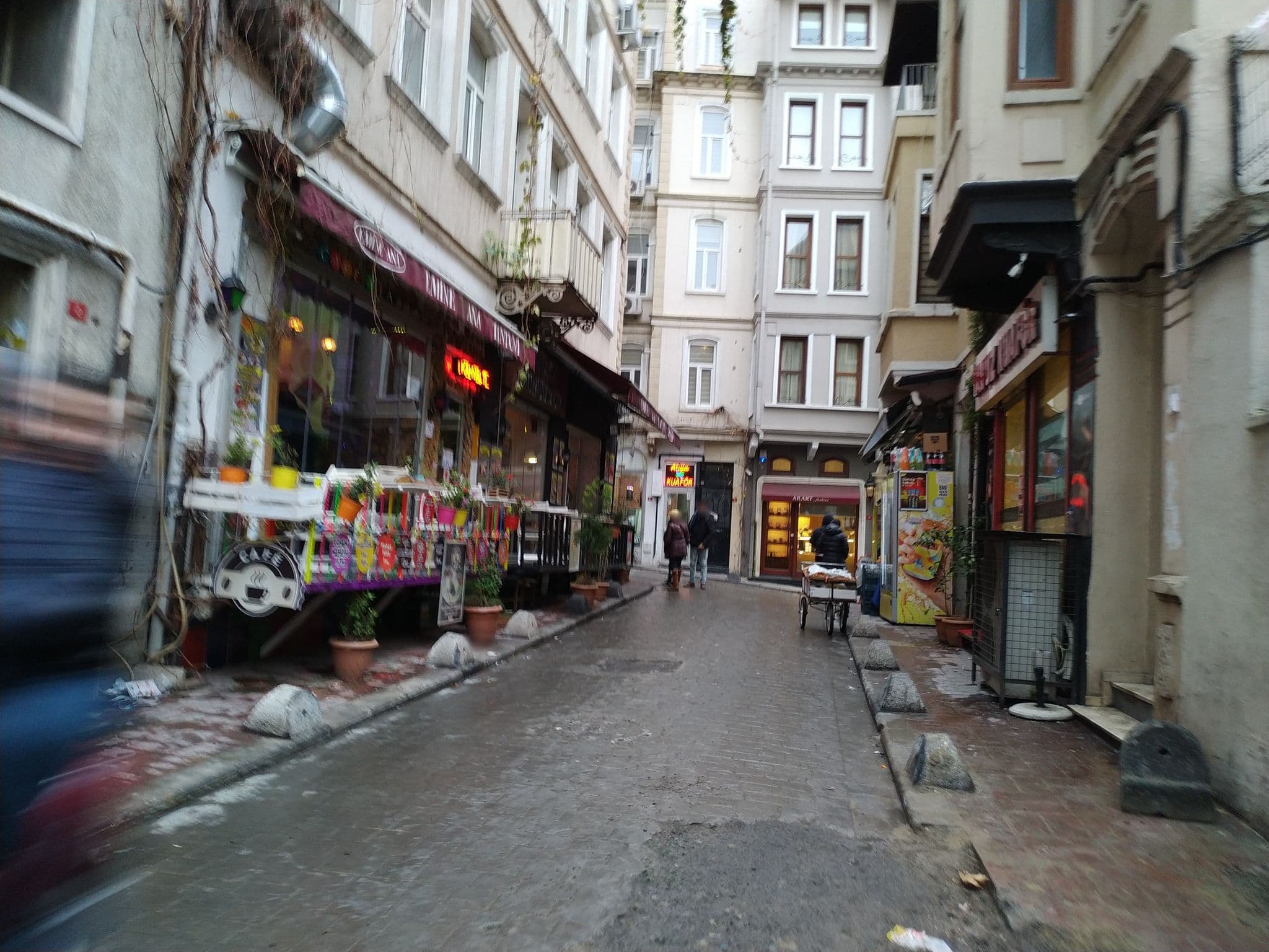 Street view near Wihide Apart, Eminönü — © helgafolk (CC BY-SA · Mapillary)