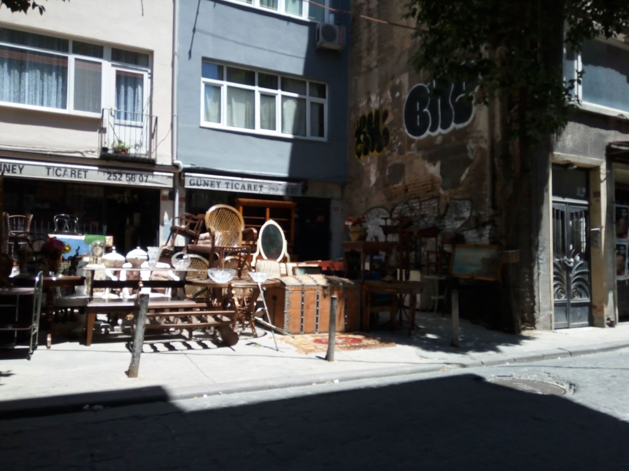 Street view near Charm Suites Pera, Eminönü — © mapfool (CC BY-SA · Mapillary)