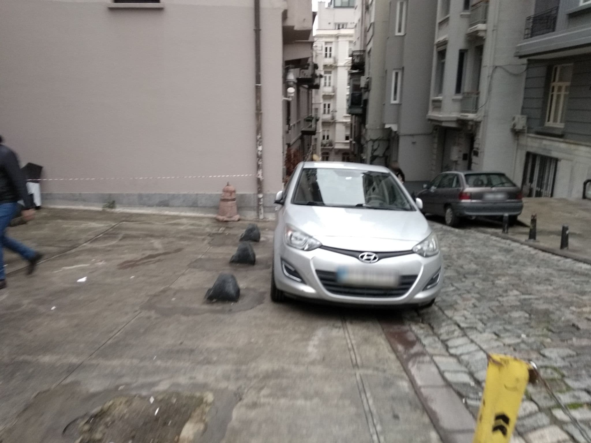 Street view near galateia residence, Eminönü — © asturksever (CC BY-SA · Mapillary)
