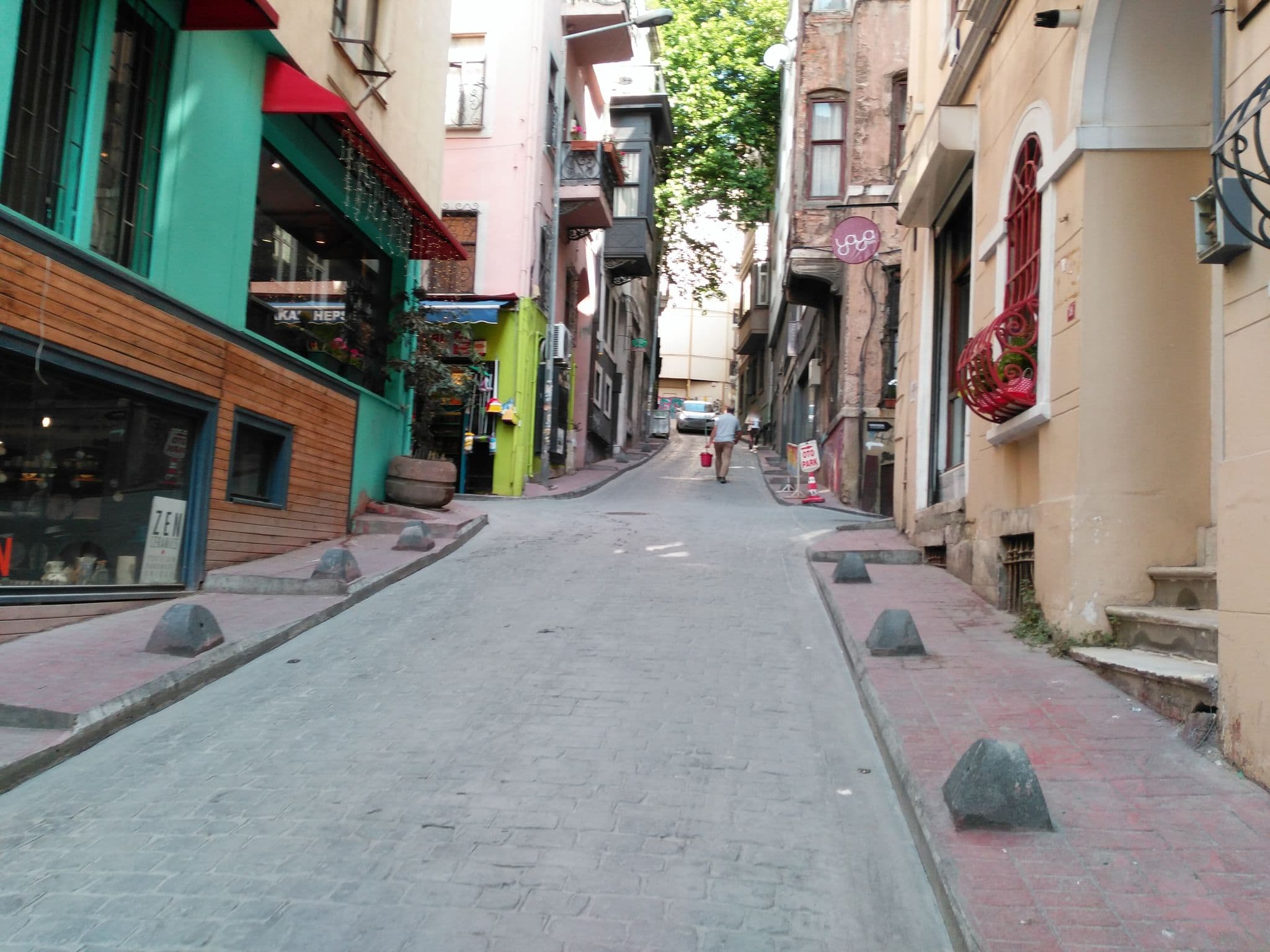 Street view near Galata Cosmic Hostel, Eminönü — © unen (CC BY-SA · Mapillary)