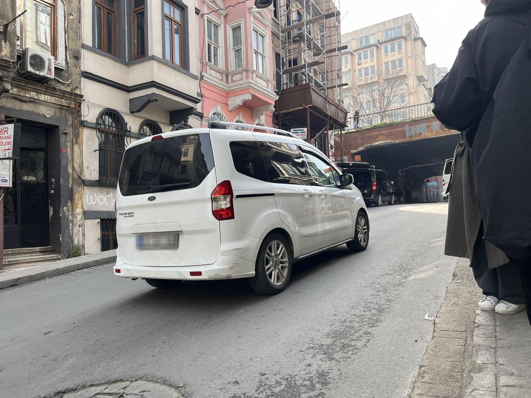 Street view near Verna Hotel, Eminönü — © shogohirasawa (CC BY-SA · Mapillary)