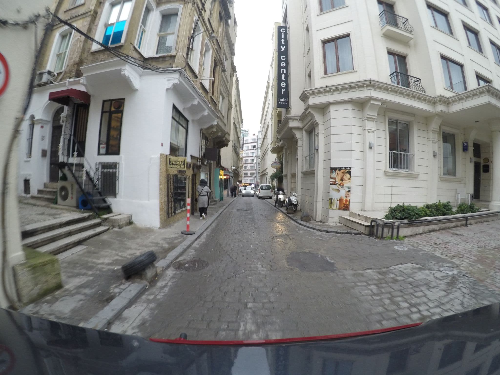Street view near Czn Burak Otel, Eminönü — © chrisbeddow (CC BY-SA · Mapillary)