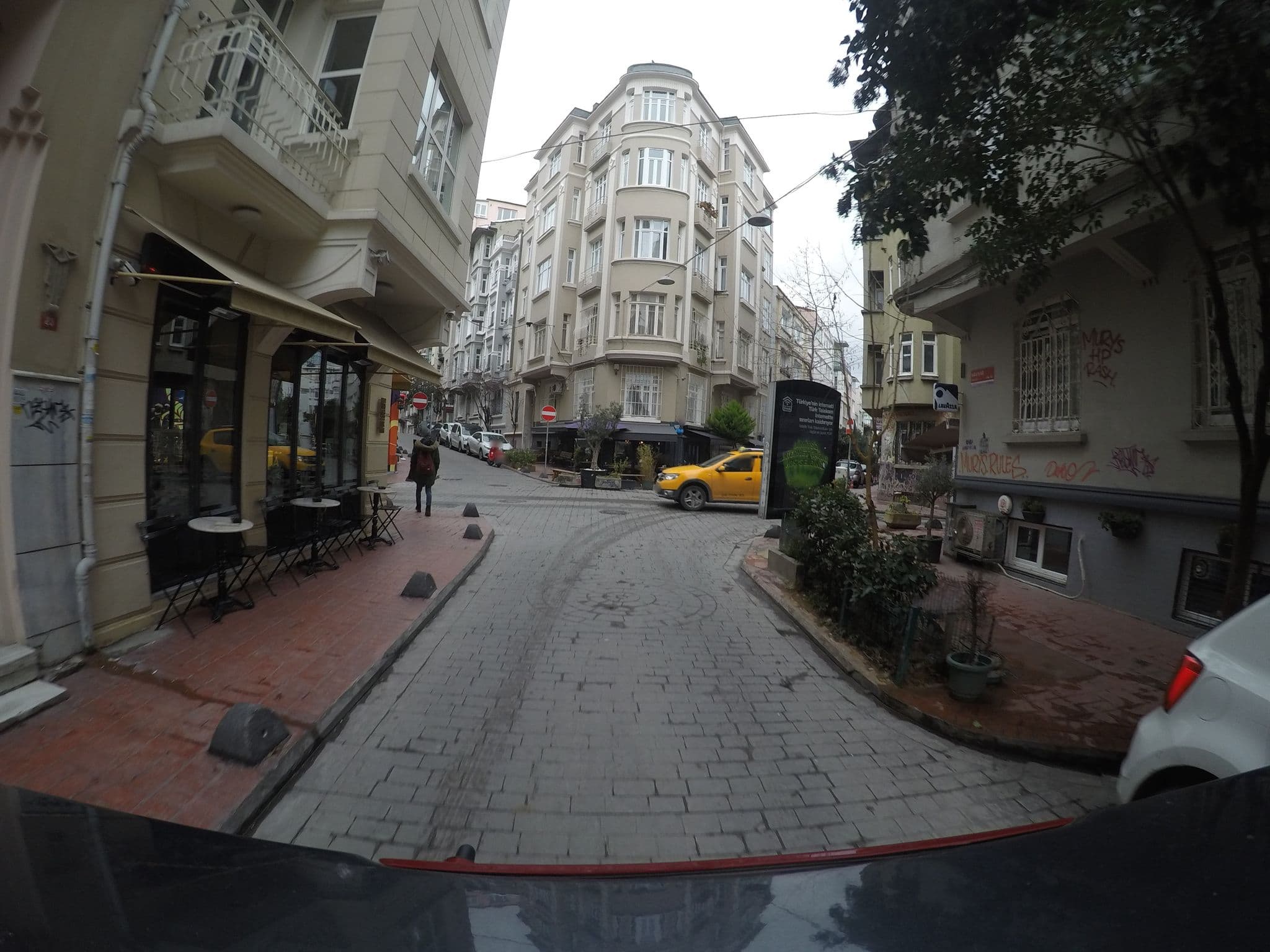 Street view near Fridasuites, Eminönü — © chrisbeddow (CC BY-SA · Mapillary)