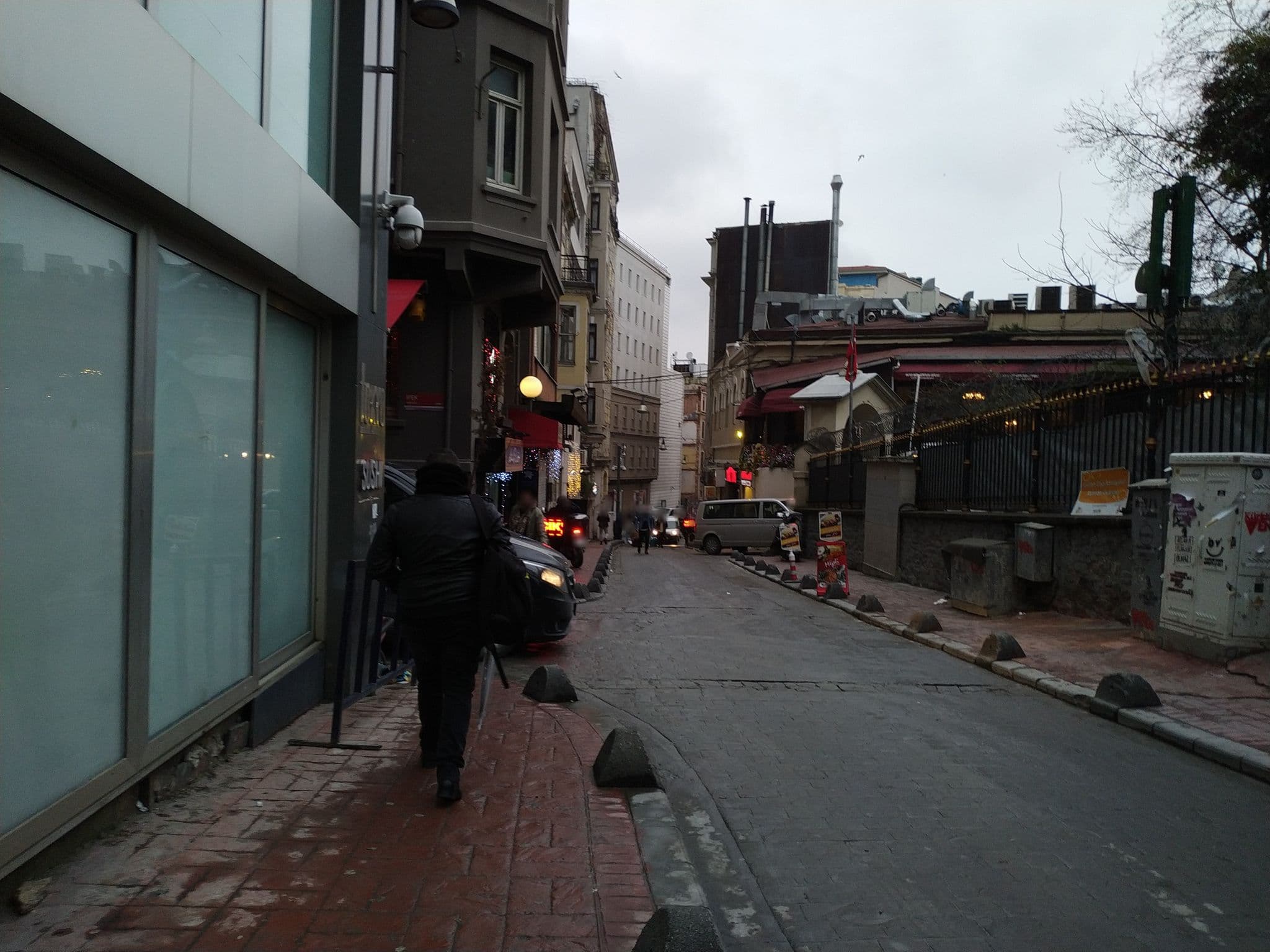 Street view near Al Madina Hotel İstanbul, Eminönü — © helgafolk (CC BY-SA · Mapillary)
