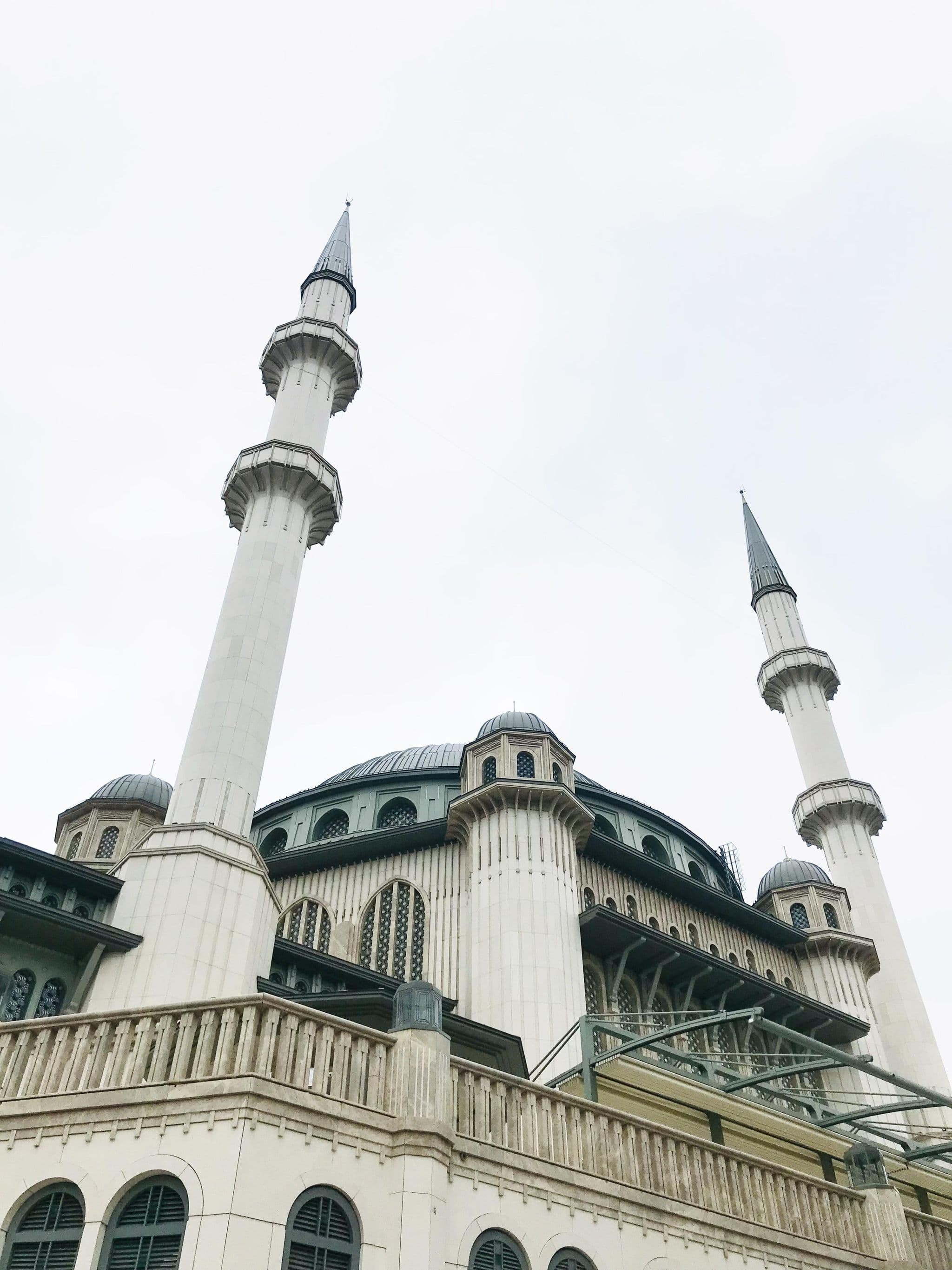 Street view near Utarit Taksim Hotel, Eminönü — © ruslan_fat (CC BY-SA · Mapillary)