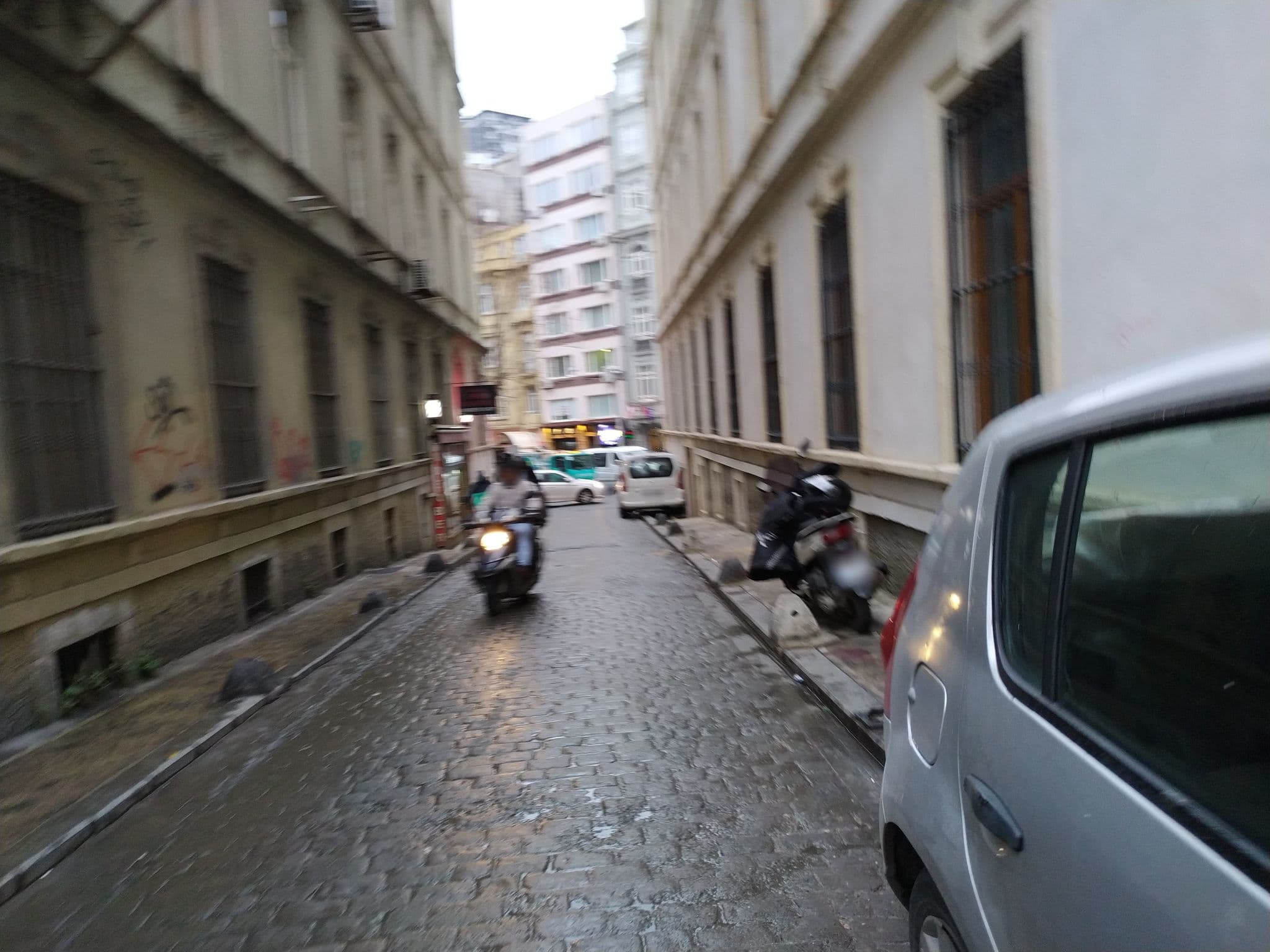 Street view near Lush Hotel, Eminönü — © helgafolk (CC BY-SA · Mapillary)
