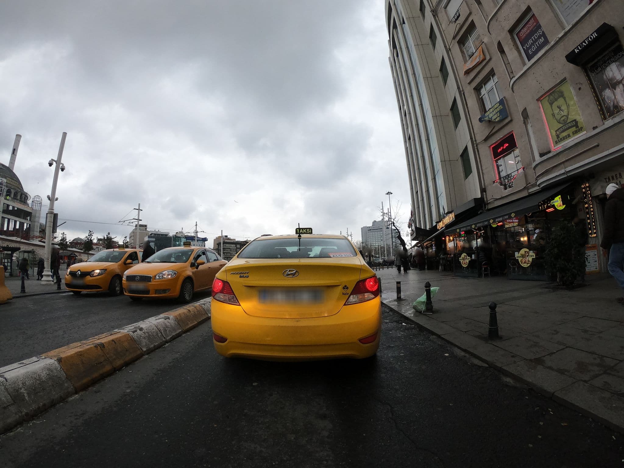 Street view near Ottaman Hotel, Eminönü — © chrisbeddow (CC BY-SA · Mapillary)