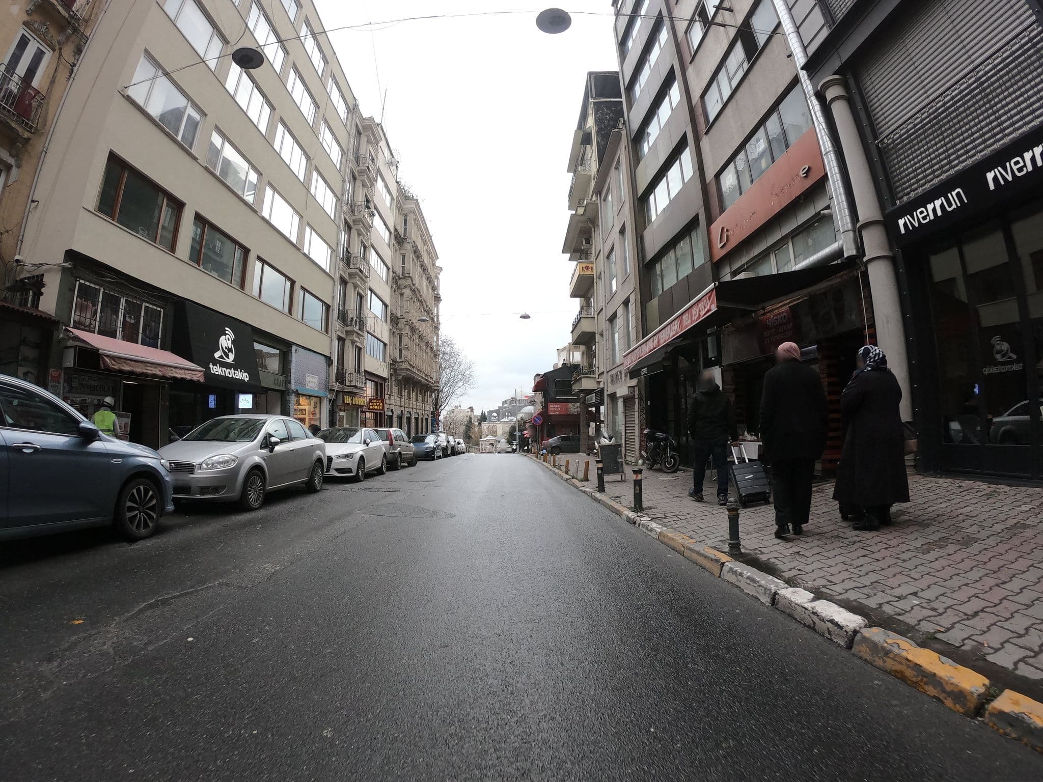 Street view near Duna Han, Eminönü — © chrisbeddow (CC BY-SA · Mapillary)