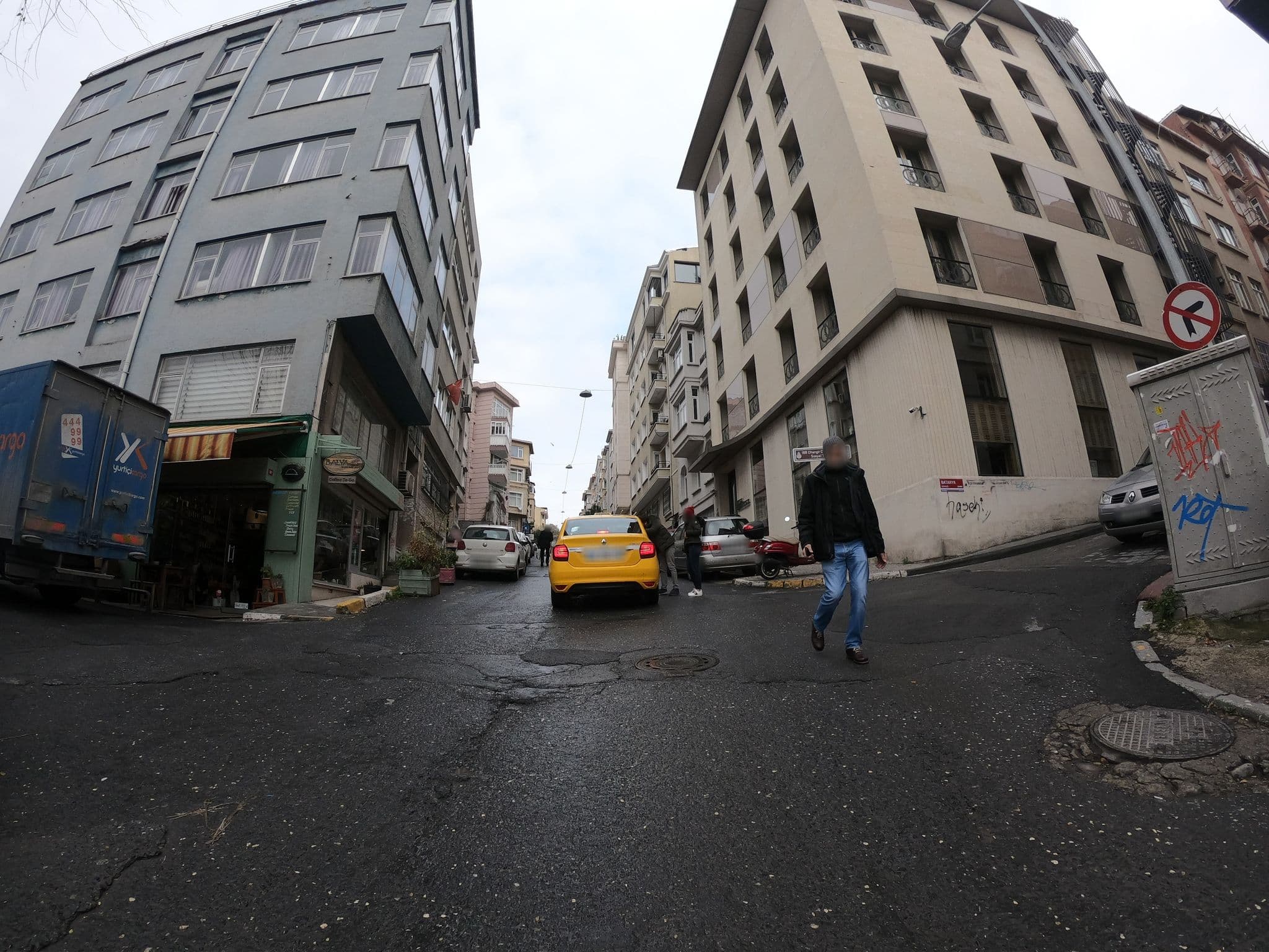 Street view near Fragments Hotel, Eminönü — © chrisbeddow (CC BY-SA · Mapillary)