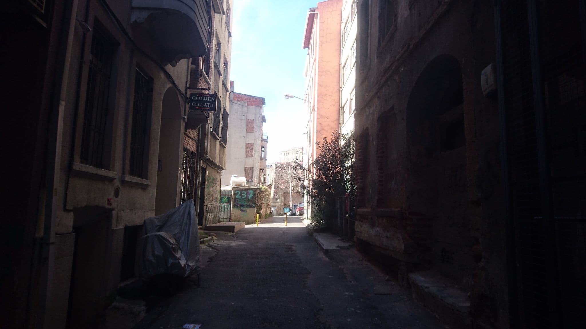 Street view near Galata Ünver Residence, Eminönü — © ferhat6155 (CC BY-SA · Mapillary)