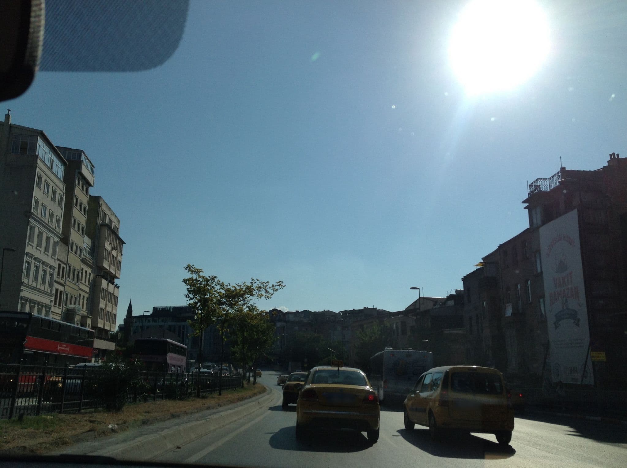 Street view near Ares, Eminönü — © omarsansi (CC BY-SA · Mapillary)