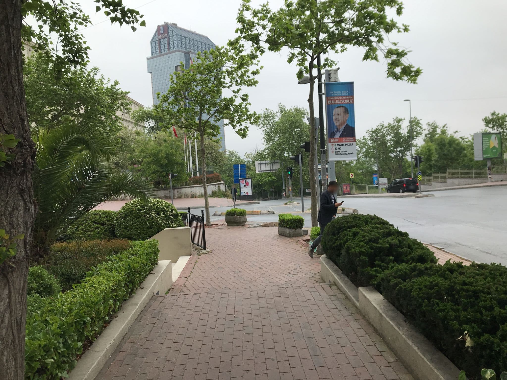 Street view near The Ritz Carlton Sport & Spa Zone, Şişli — © rob_mears (CC BY-SA · Mapillary)