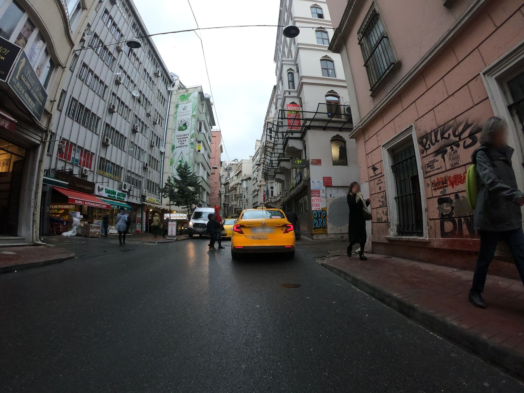 Street view near 💤😪, Eminönü — © chrisbeddow (CC BY-SA · Mapillary)