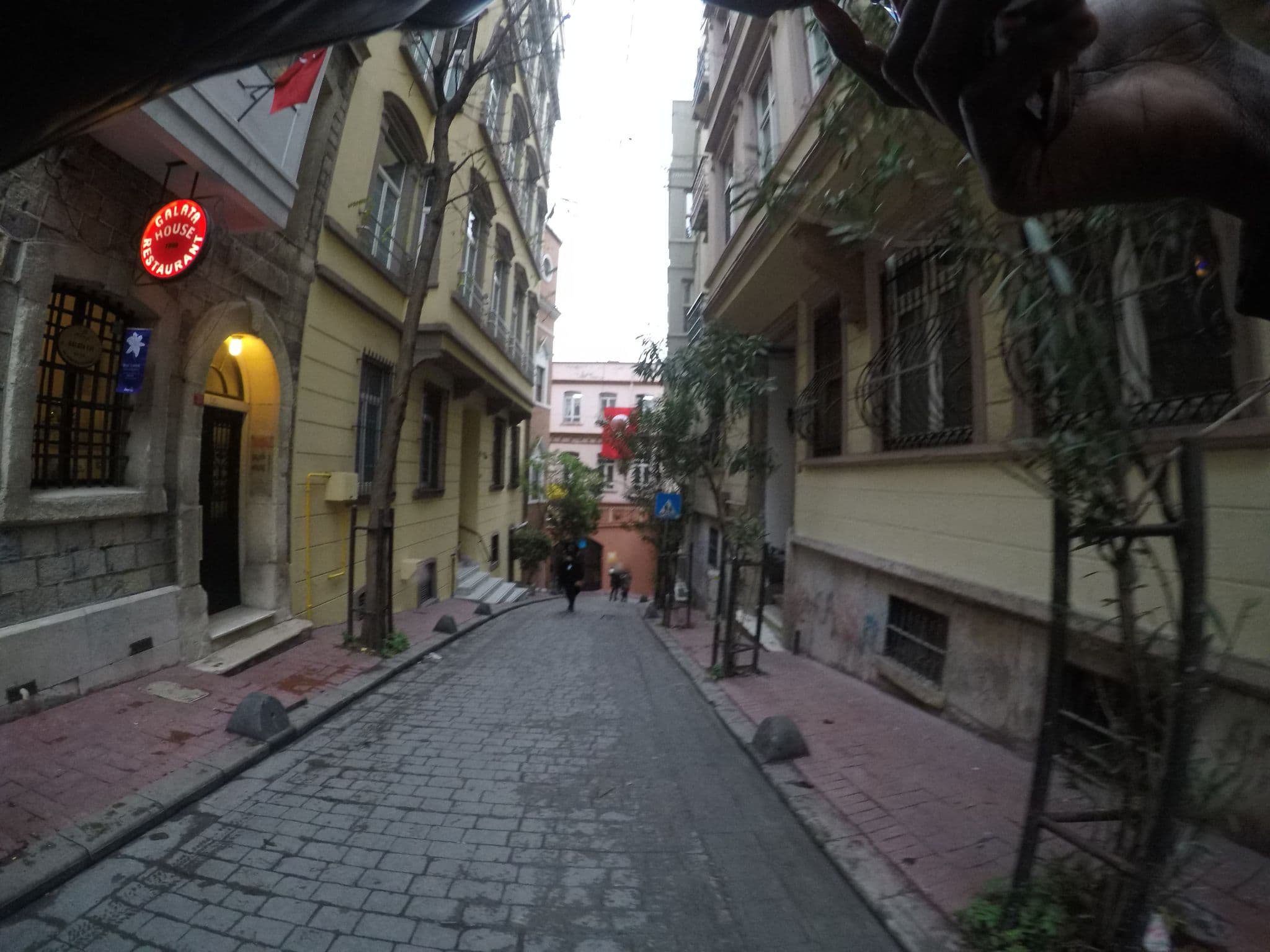 Street view near Ecole St. Pierre Hotel, Eminönü — © chrisbeddow (CC BY-SA · Mapillary)