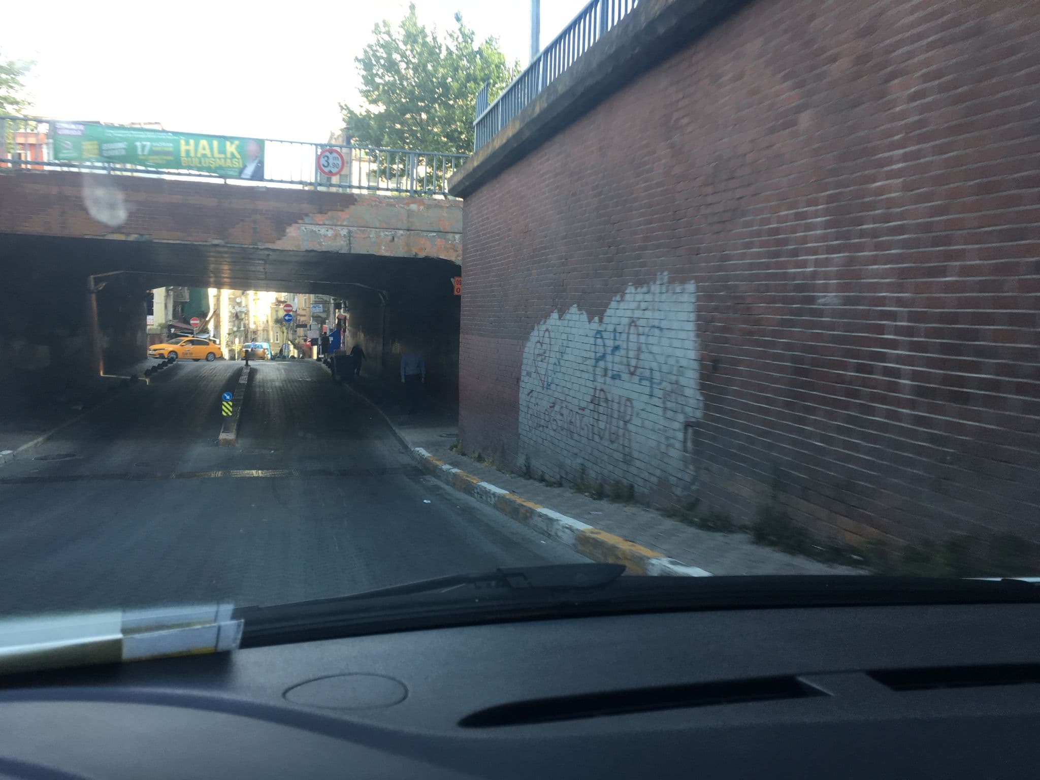 Street view near Dolmus Otel Taksim Odasi, Eminönü — © myusufuyan (CC BY-SA · Mapillary)