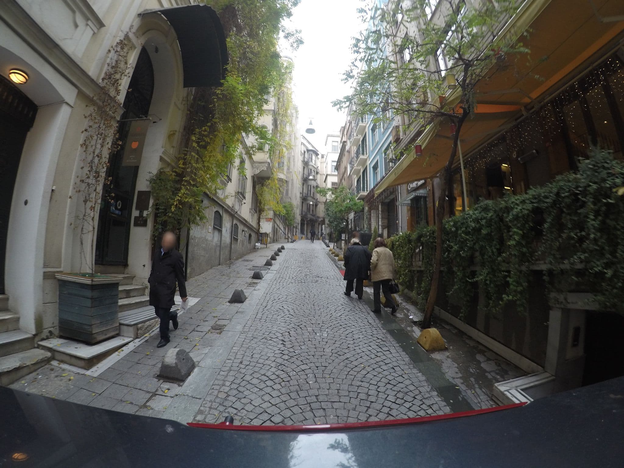 Street view near Anadan Hotel, Eminönü — © chrisbeddow (CC BY-SA · Mapillary)