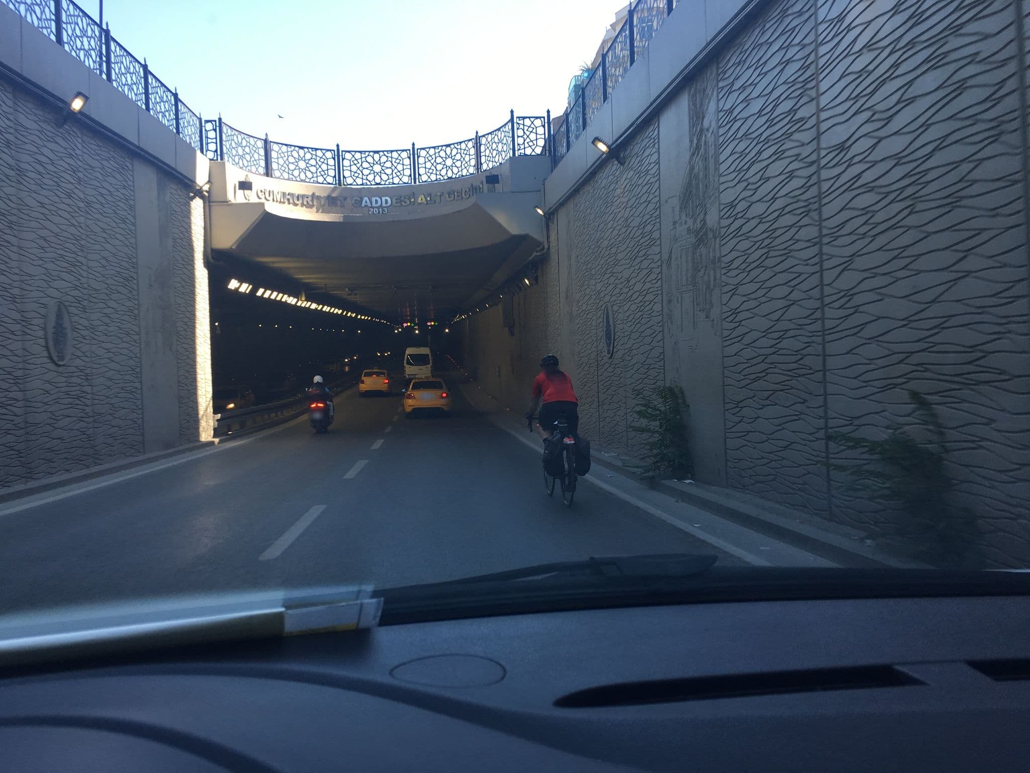 Street view near Yeşil Elma Turizm, Şişli — © myusufuyan (CC BY-SA · Mapillary)