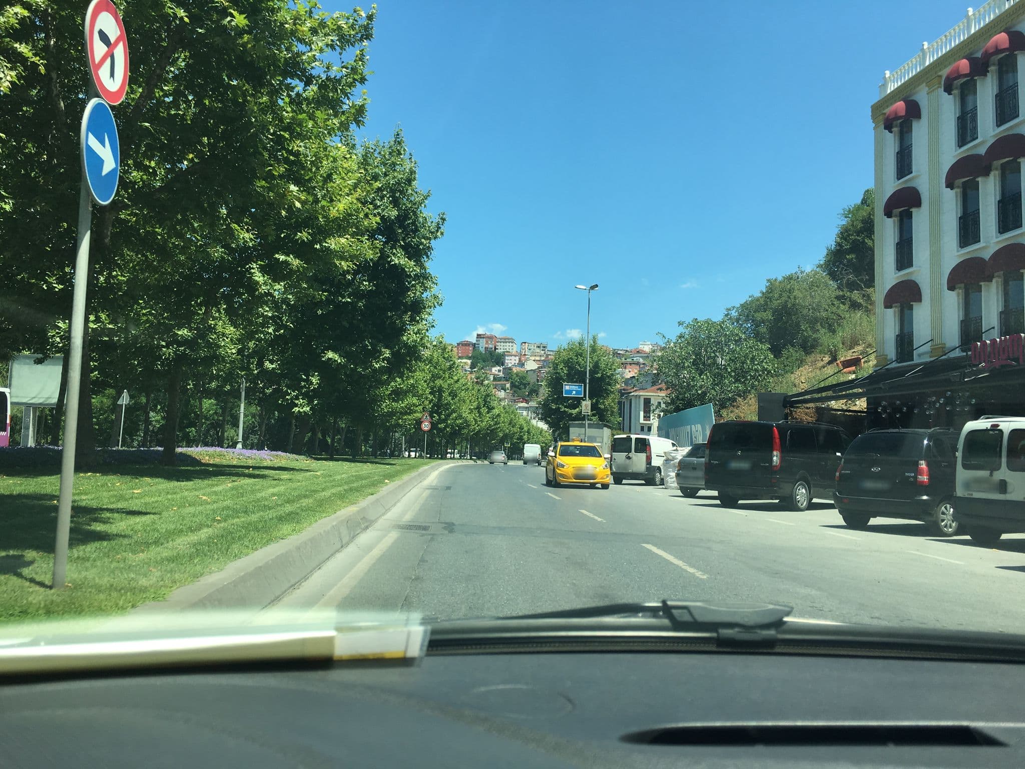 Street view near Mayla Hotel, Şişli — © myusufuyan (CC BY-SA · Mapillary)