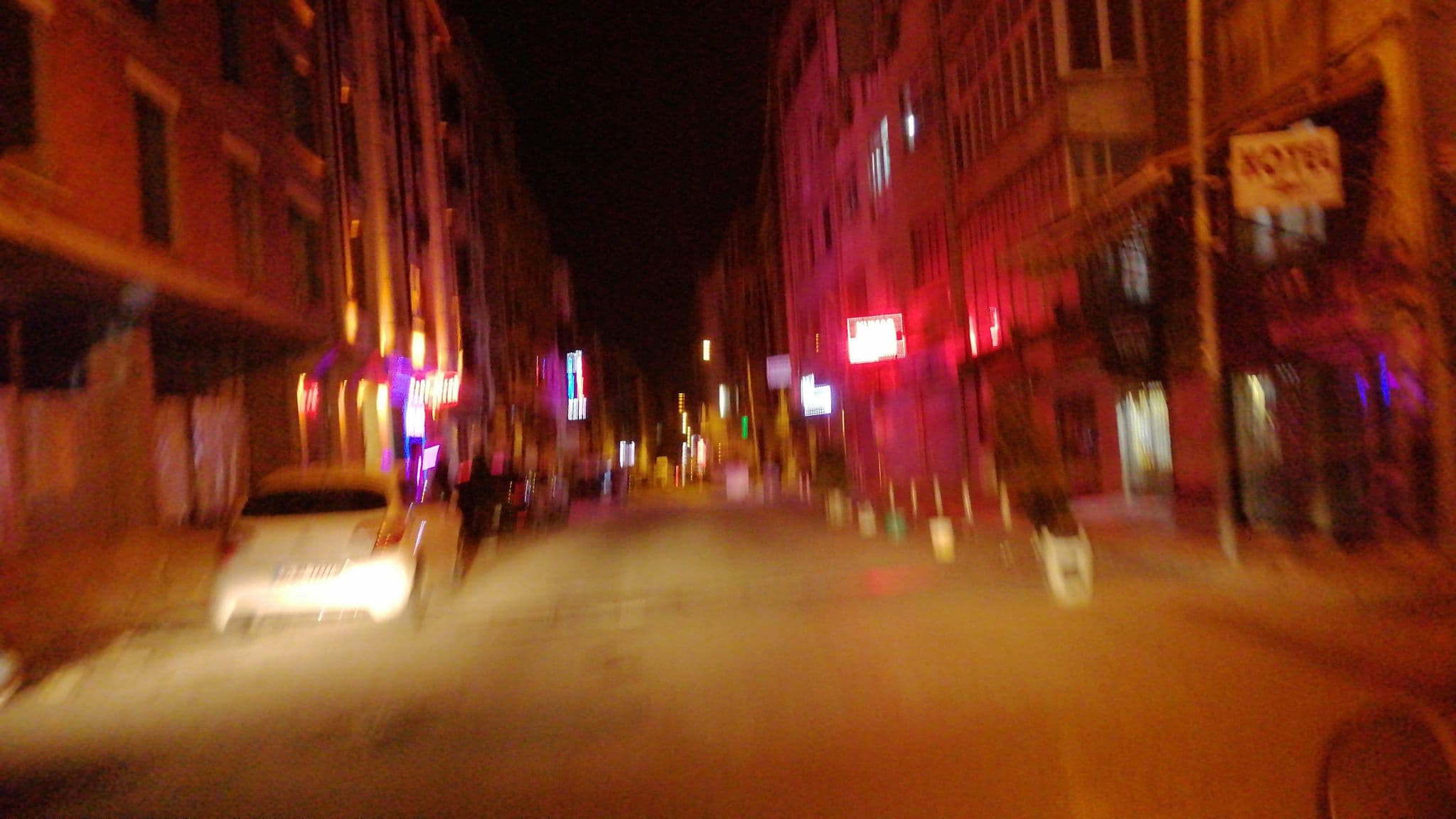Street view near Yeni Çağlayan Otel, Şişli — © bngsgln (CC BY-SA · Mapillary)