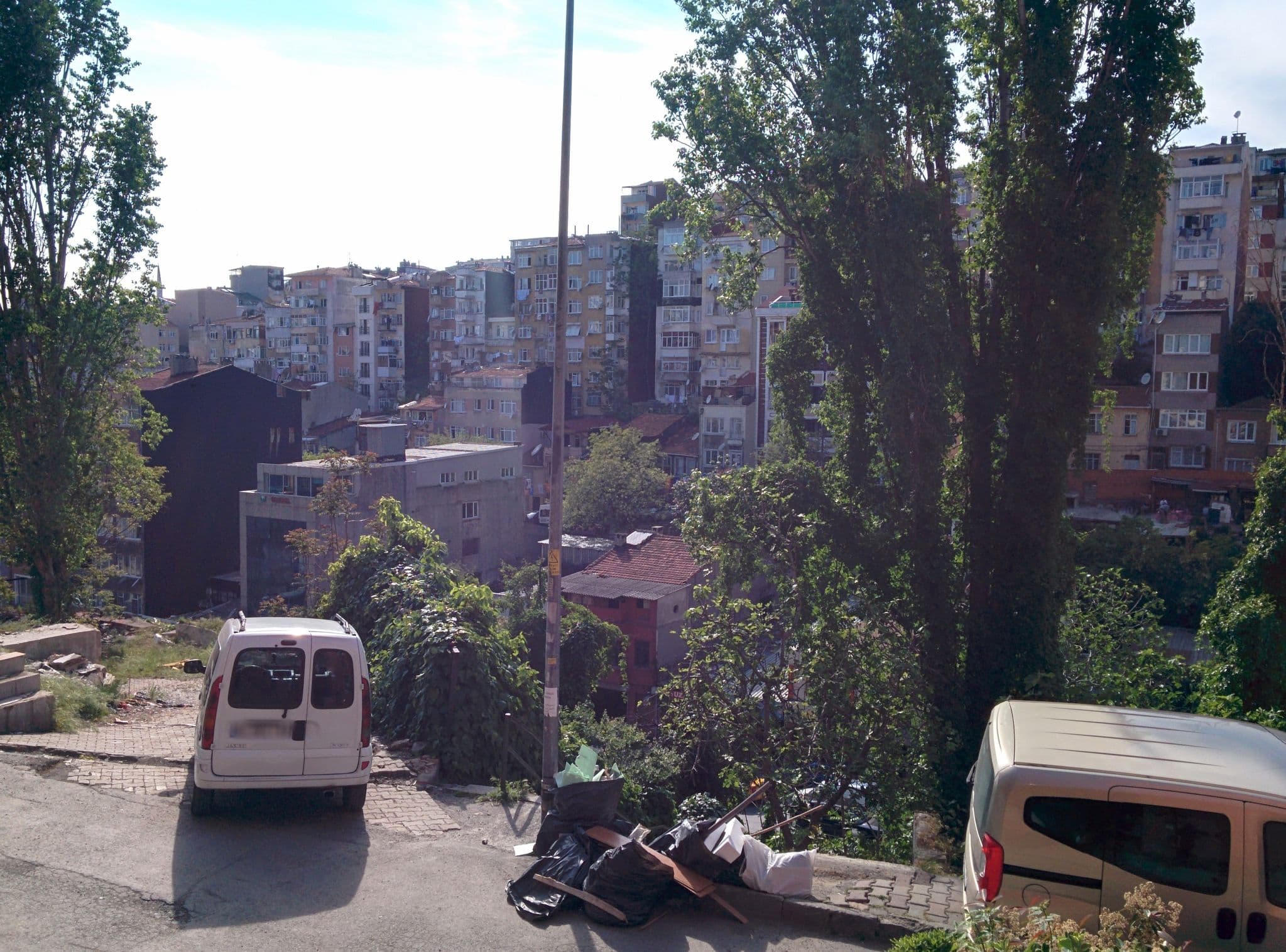 Street view near Cumbalı Plaza Hotel, Şişli — © danysk (CC BY-SA · Mapillary)