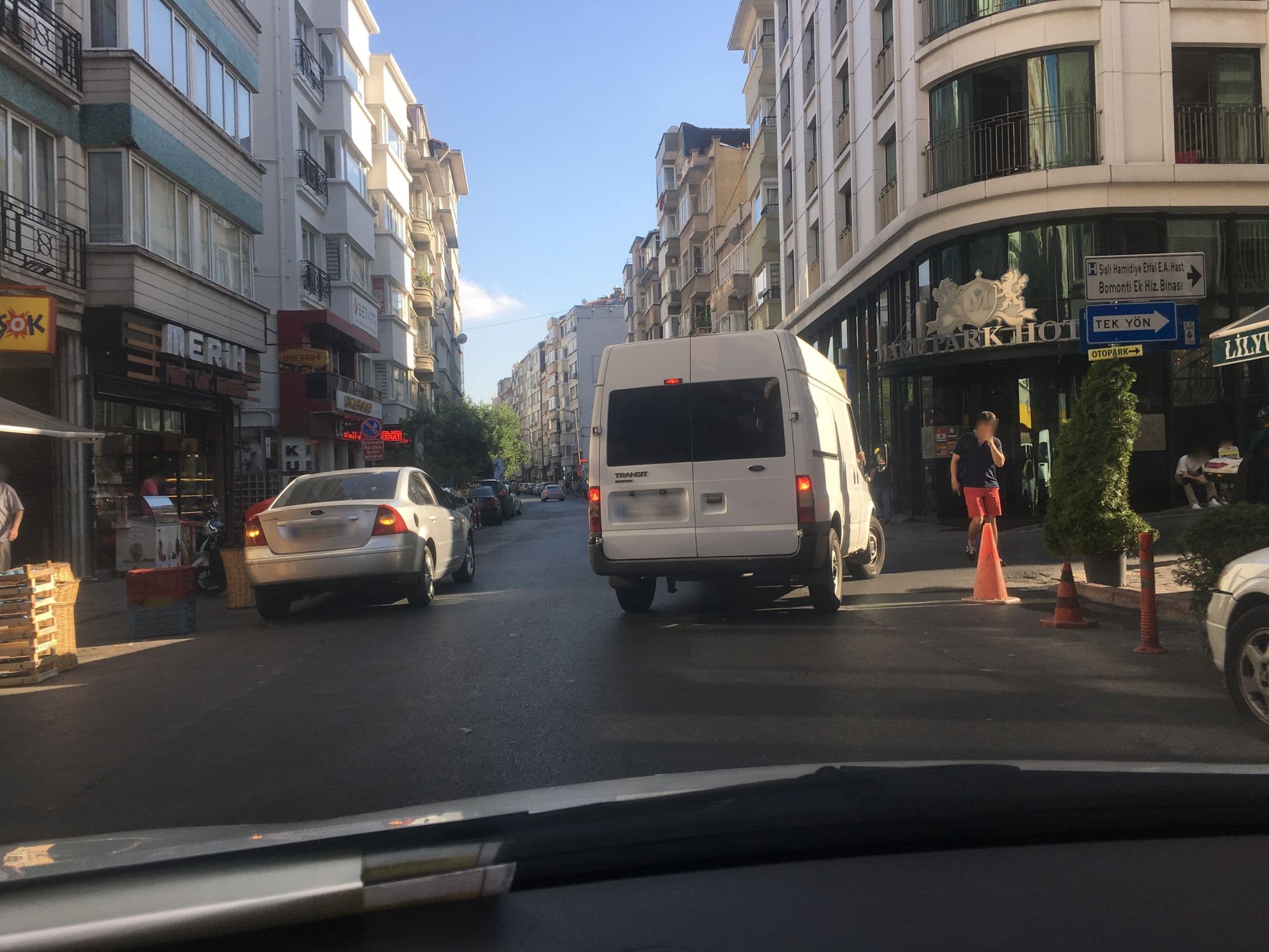 Street view near Mare Park Hotel, Şişli — © myusufuyan (CC BY-SA · Mapillary)