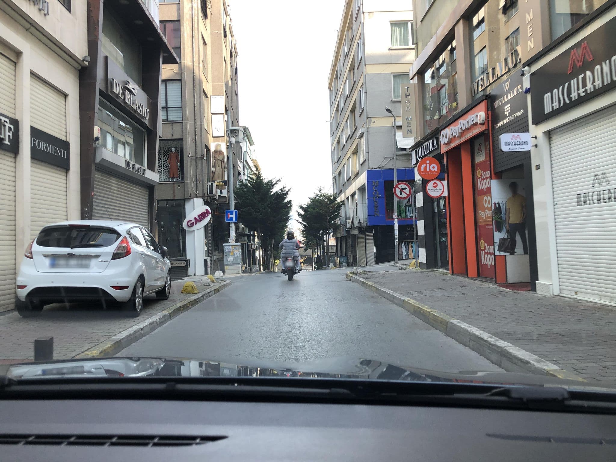 Street view near Shishly Palace Hotel, Şişli — © ilaydaposat (CC BY-SA · Mapillary)