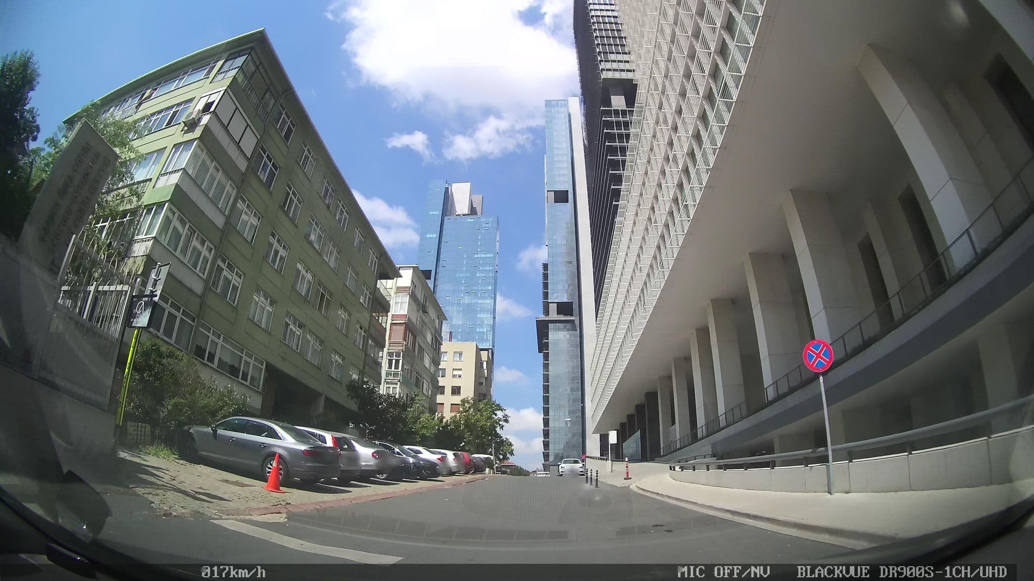 Street view near Ukiyo Fairmont Quasar İstanbul, Şişli — © asturksever (CC BY-SA · Mapillary)