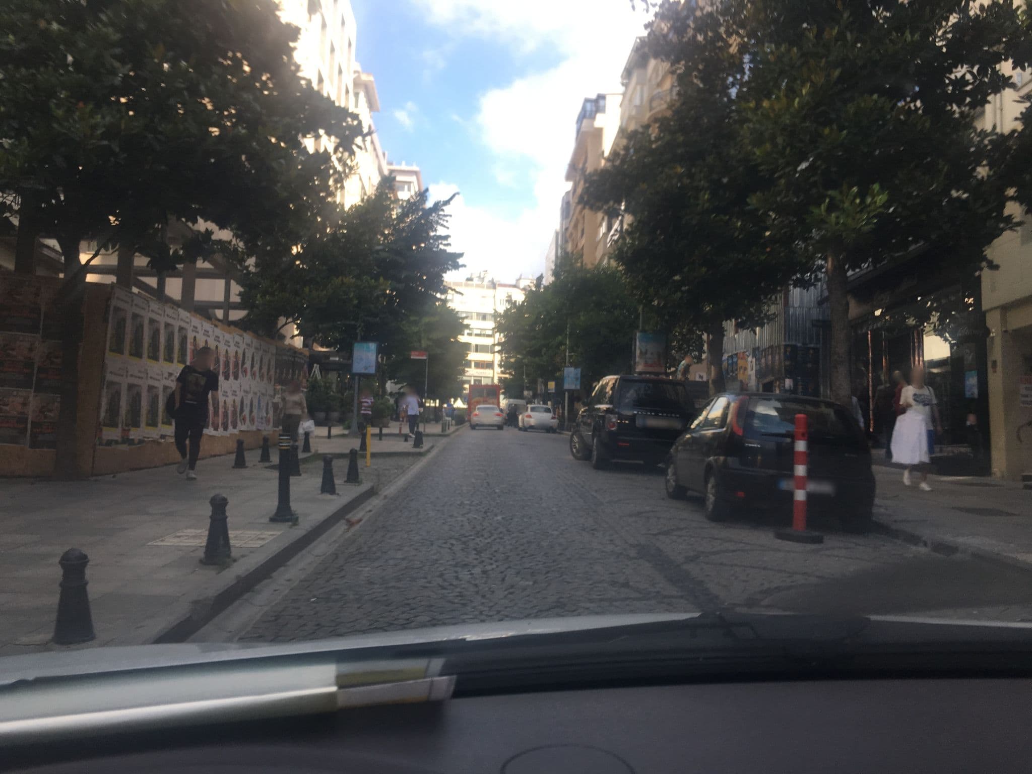 Street view near Kare Apartmanı, Şişli — © myusufuyan (CC BY-SA · Mapillary)