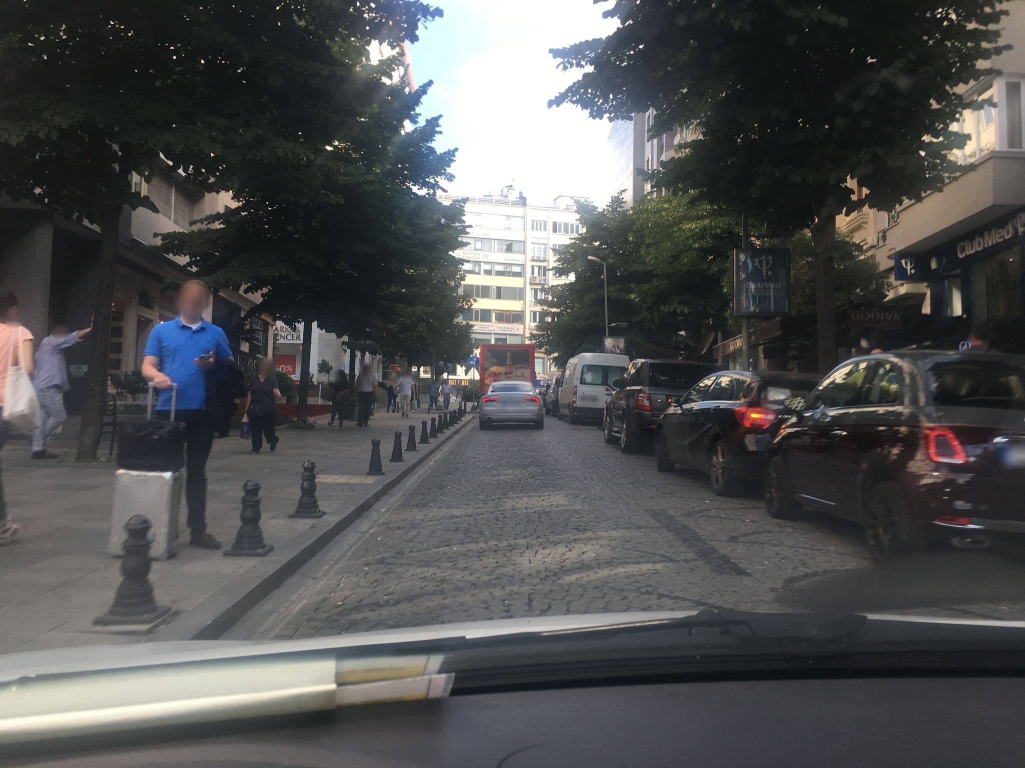 Street view near Nish Palas Istanbul - Part of Unbound Collection By Hyatt, Şişli — © myusufuyan (CC BY-SA · Mapillary)