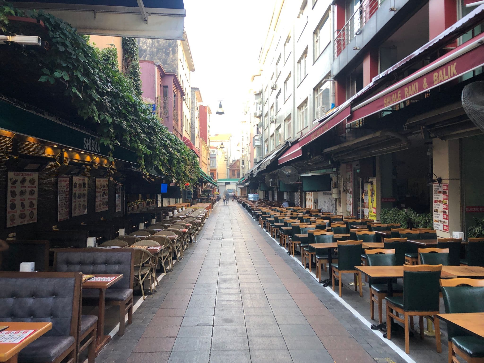 Street view near Sarnıç Meyhane Ve Otel, Salacak — © yercizenler (CC BY-SA · Mapillary)