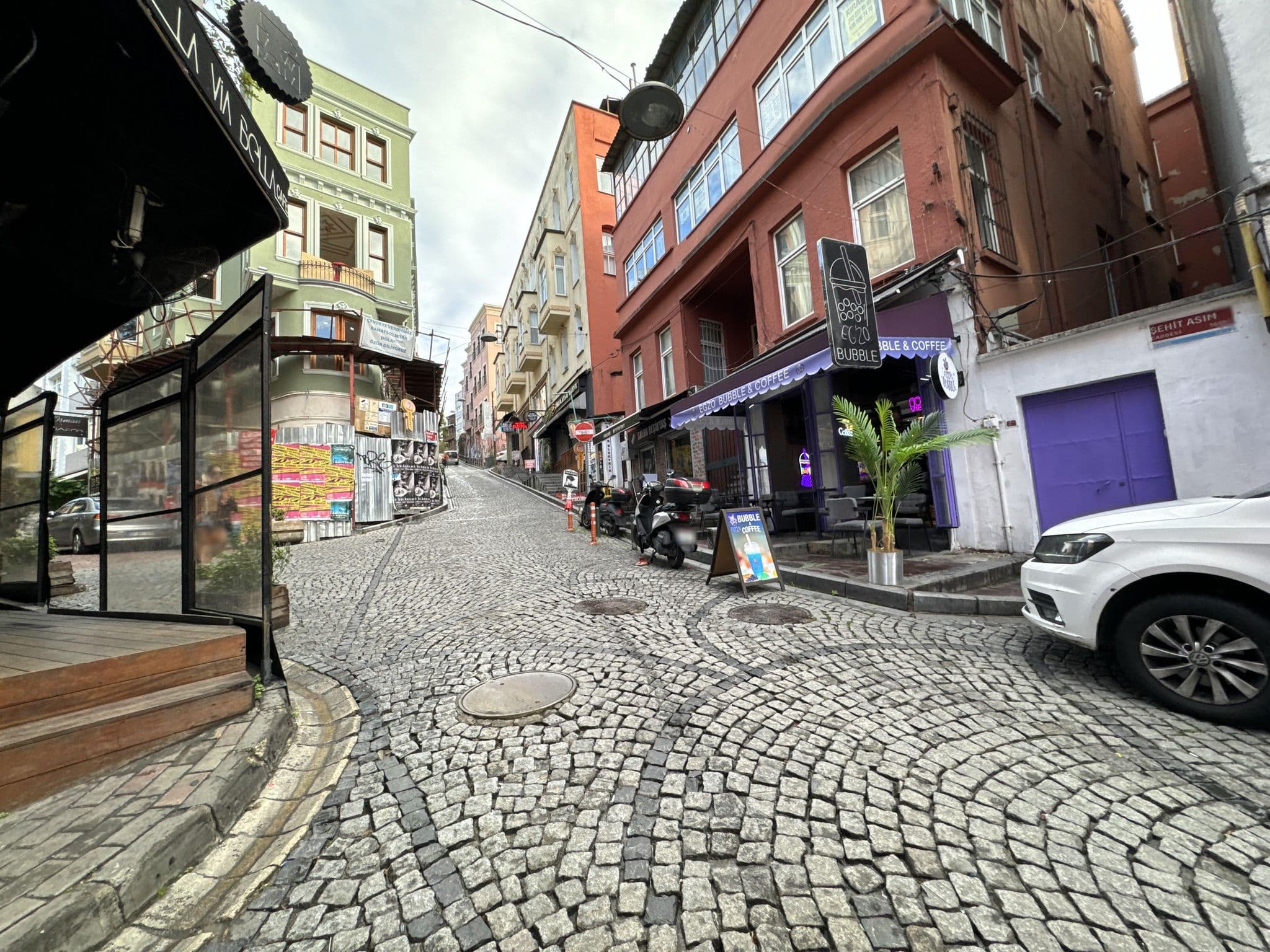 Street view near Sunrise Hotel & Suits, Yıldız — © filipb (CC BY-SA · Mapillary)
