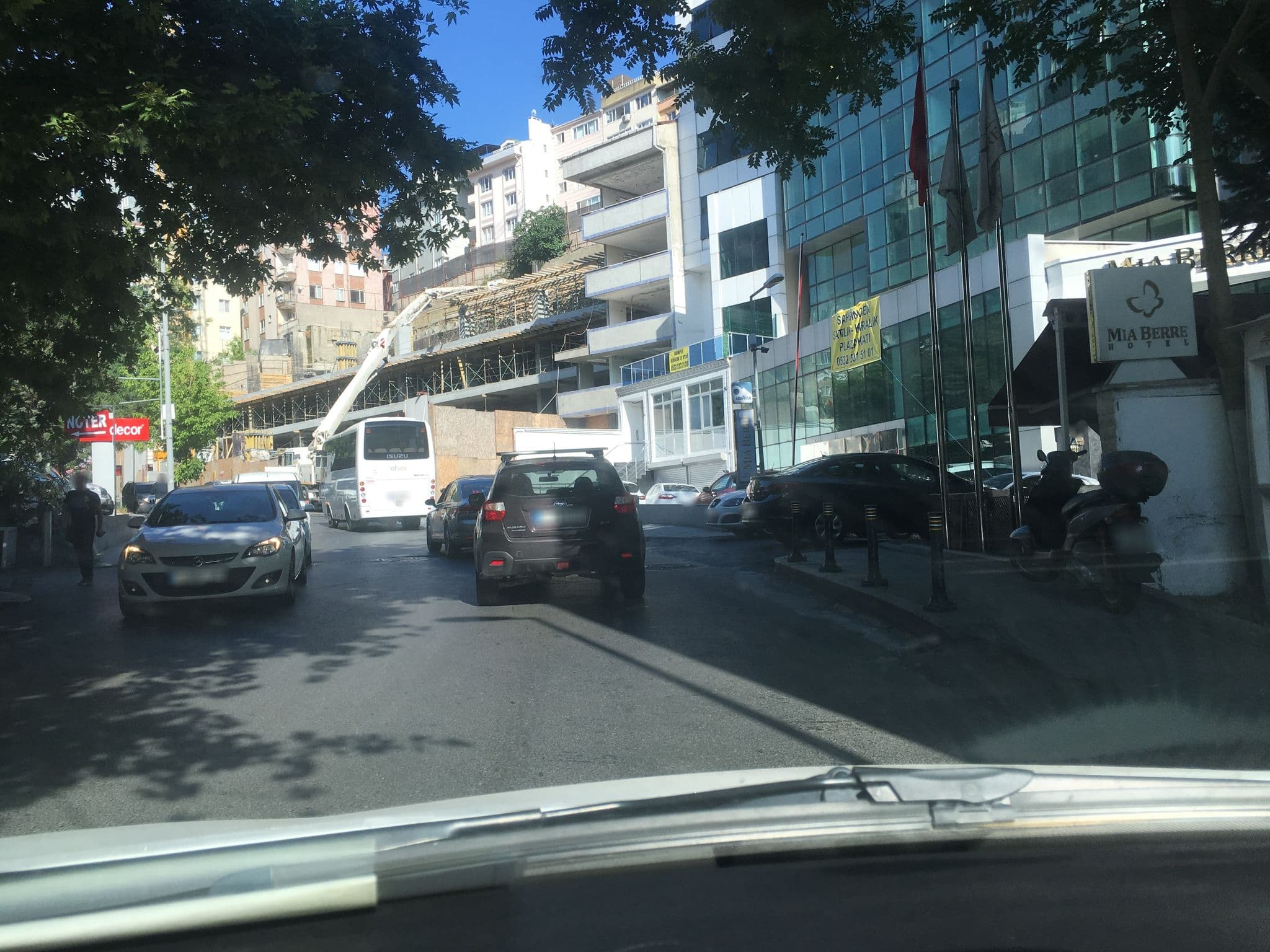 Street view near Mia Berre Hotels, Şişli — © myusufuyan (CC BY-SA · Mapillary)