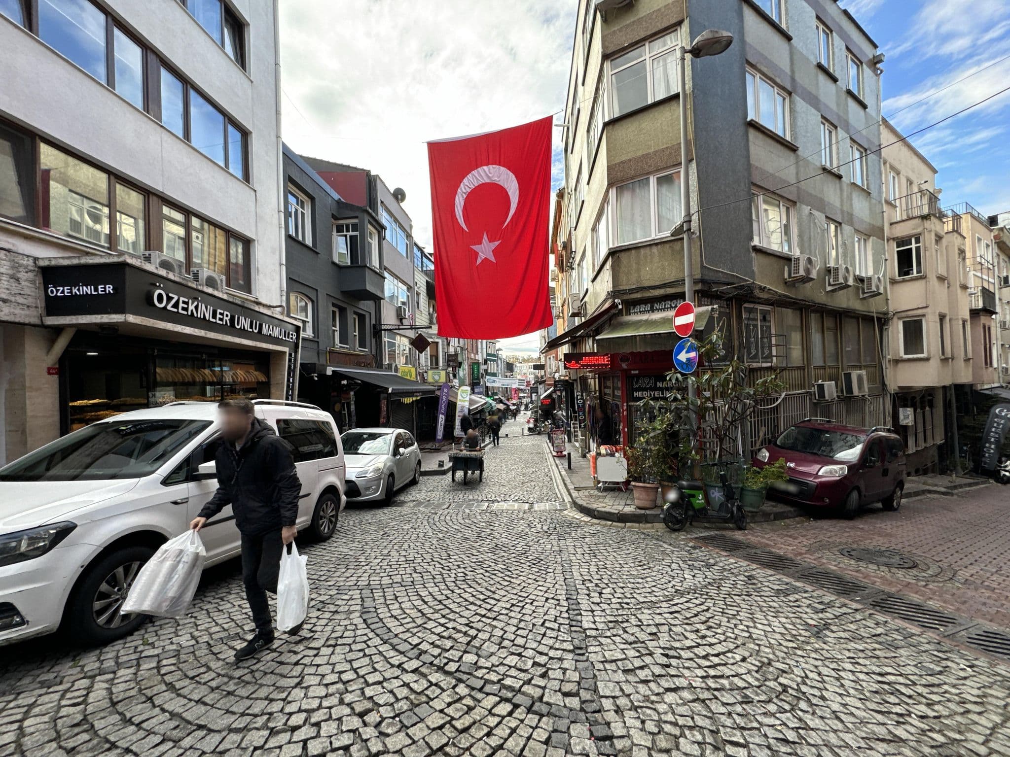 Street view near Sunrise İstanbul Suites, Yıldız — © filipb (CC BY-SA · Mapillary)
