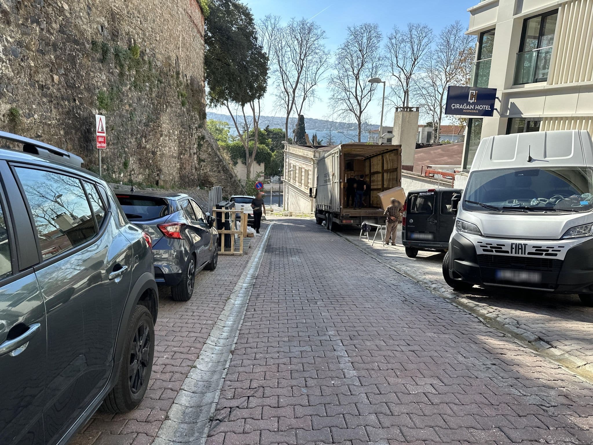 Street view near Roof, Yıldız — © asturksever (CC BY-SA · Mapillary)