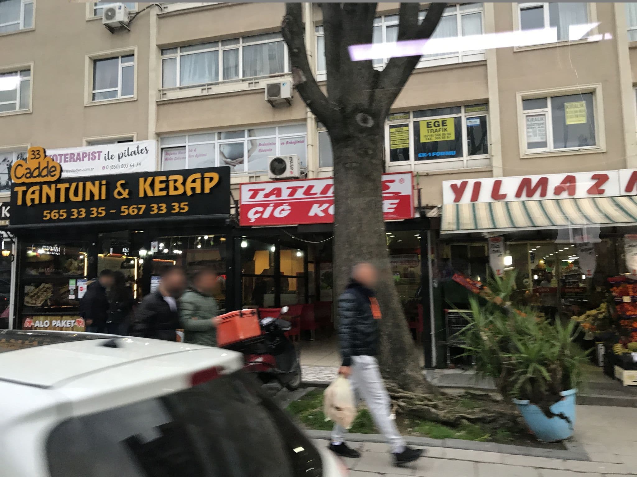 Street view near The Gate Hotel Kadikoy Downtown, Altunizade — © hderinoz (CC BY-SA · Mapillary)
