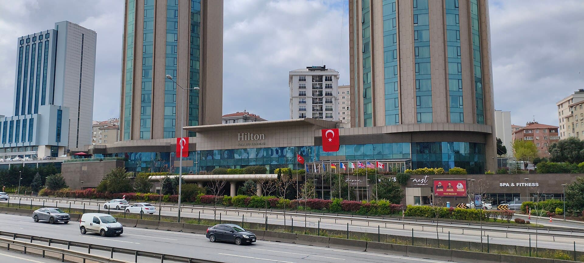 Hilton Istanbul Kozyatagi (via Wikimedia Commons, CC BY-SA 4.0)