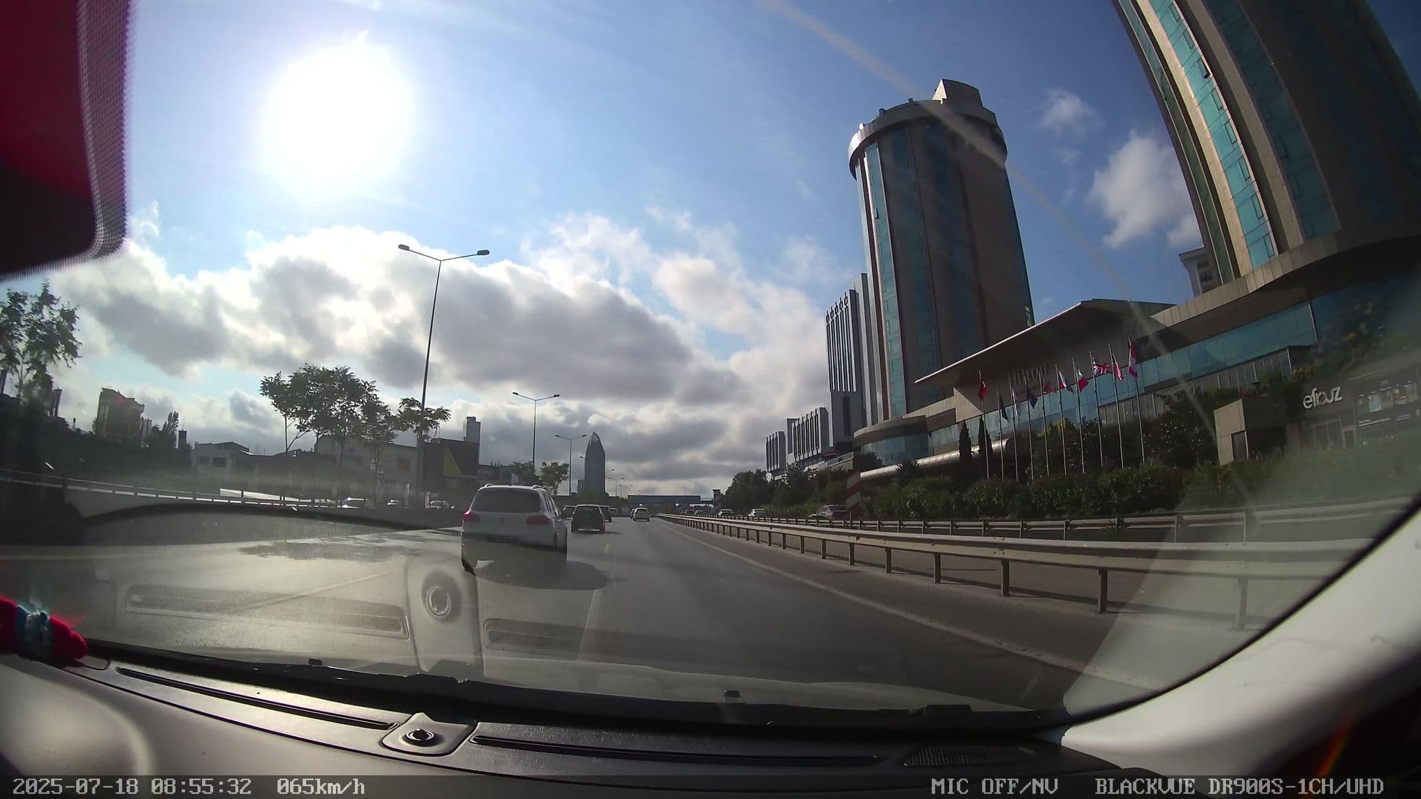 Street view near Hilton kozyatağı Balo Salonu, Ataşehir — © Zafer (CC BY-SA · Mapillary)
