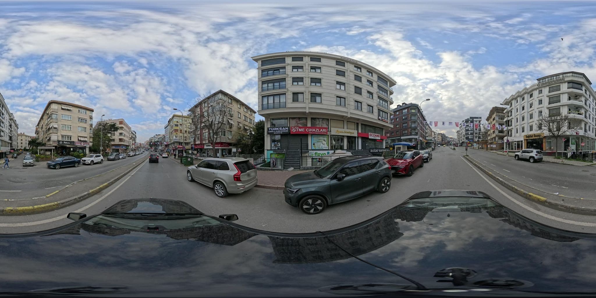 Street view near Küçükyalı Öğretmenevi, Ataşehir — © burakonder (CC BY-SA · Mapillary)