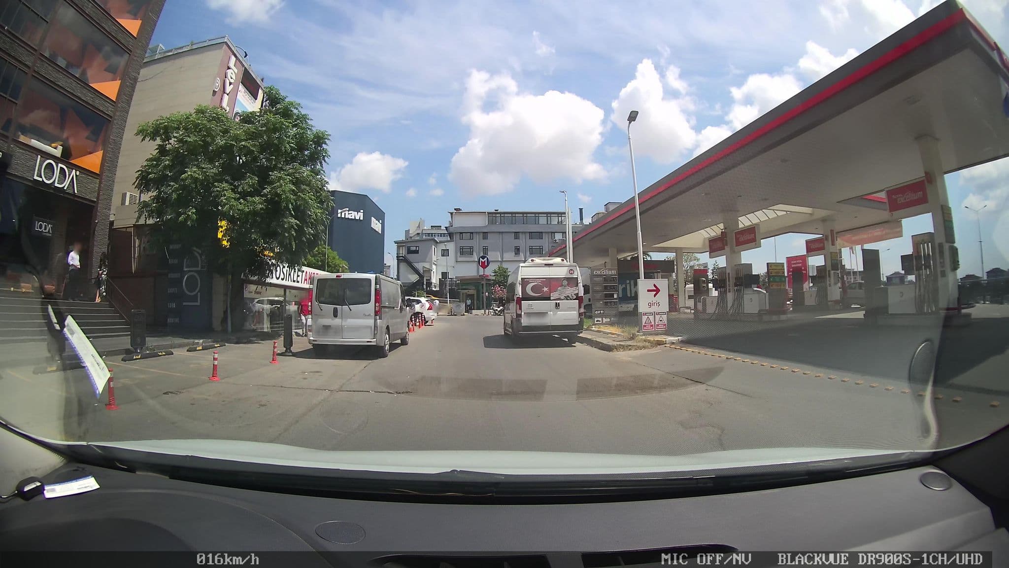 Street view near Tedaş Konuk Evi, Ataşehir — © ahmetegri (CC BY-SA · Mapillary)