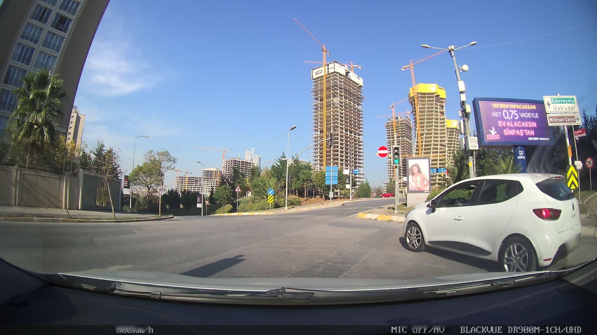 Street view near PasaKonak, Ataşehir — © ahmetegri (CC BY-SA · Mapillary)