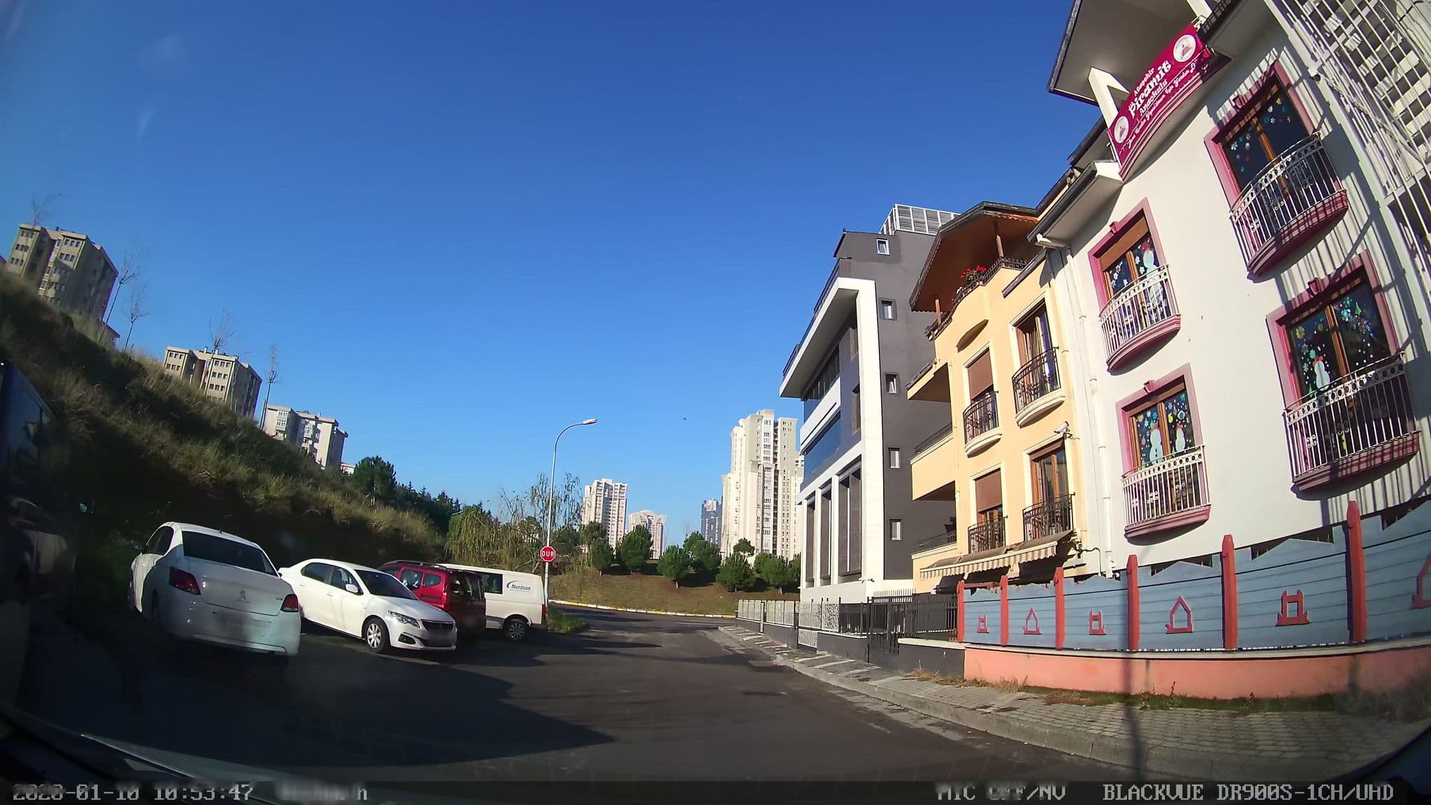 Street view near Elegance hotel, Ataşehir — © yercizenler (CC BY-SA · Mapillary)