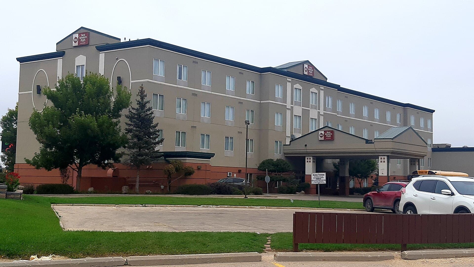 Best Western Plus Pembina Inn & Suites (via Wikimedia Commons, CC BY-SA 4.0)