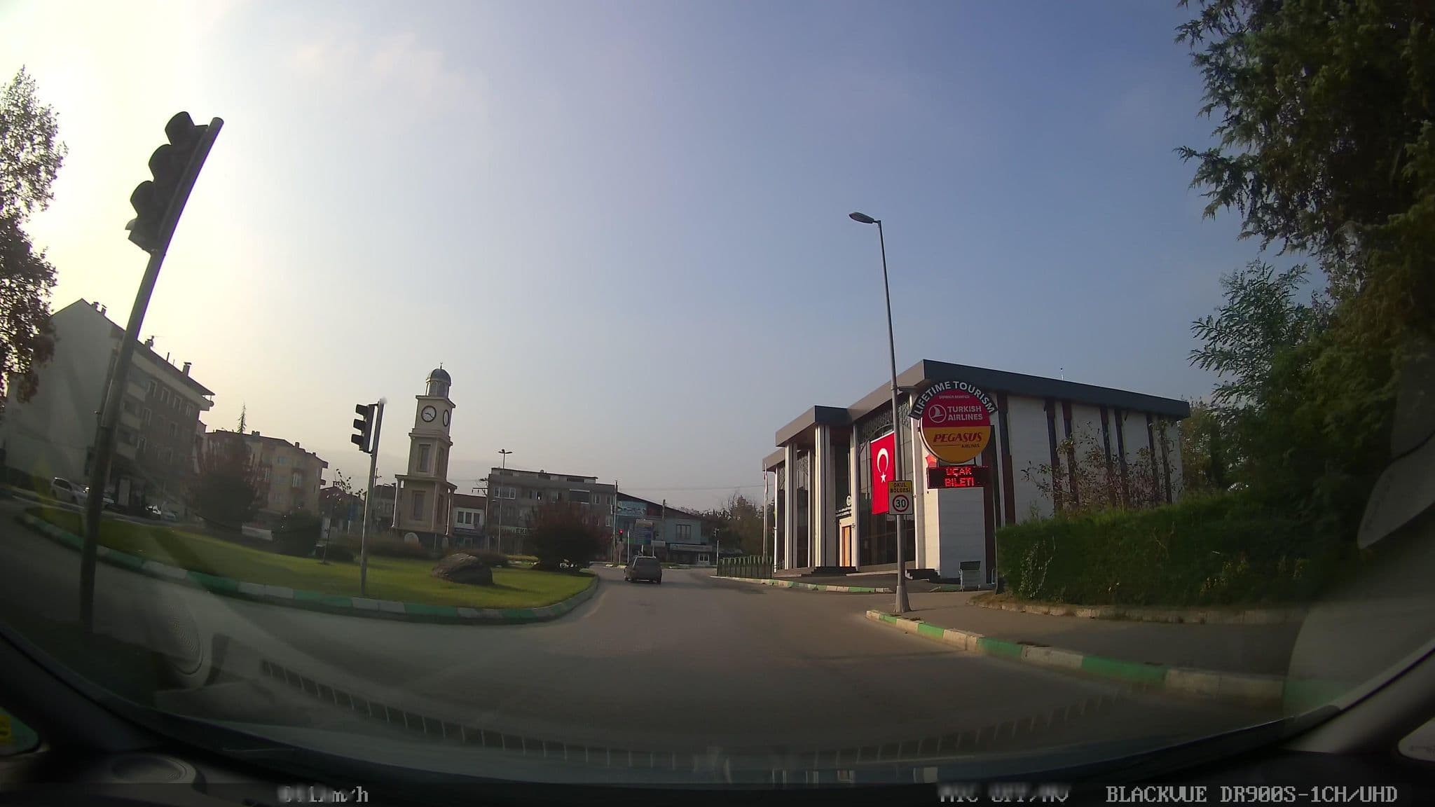 Street view near Bungalow Otel Cansu, Sapanca — © azadezey (CC BY-SA · Mapillary)
