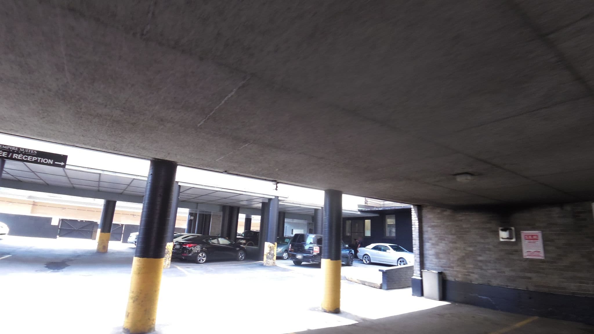 Street view near lelux hotel, Milton-Parc — © rps333 (CC BY-SA · Mapillary)