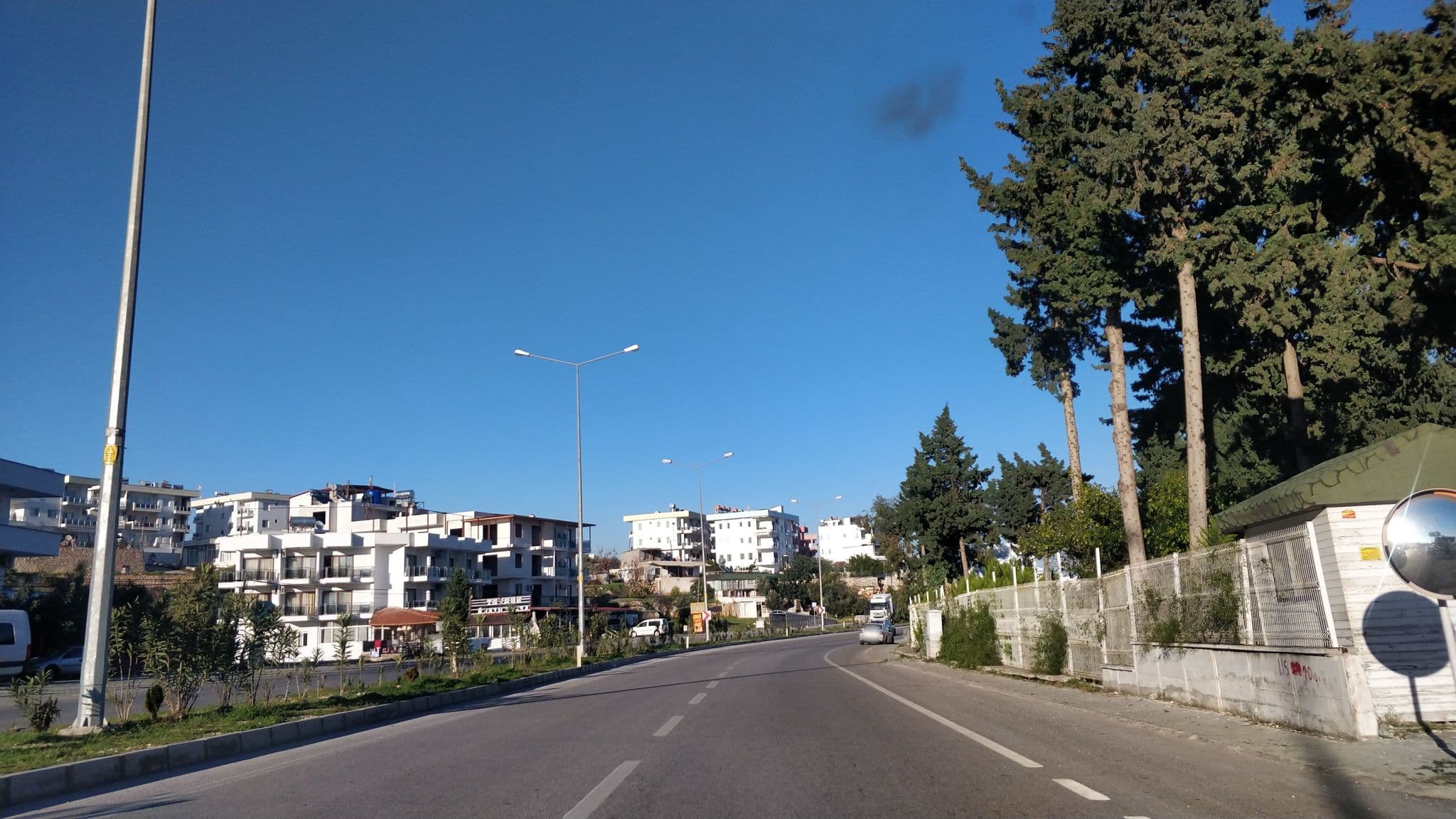 Street view near Mavi Beyaz Beach Clup, Kızkalesi — © kasar (CC BY-SA · Mapillary)